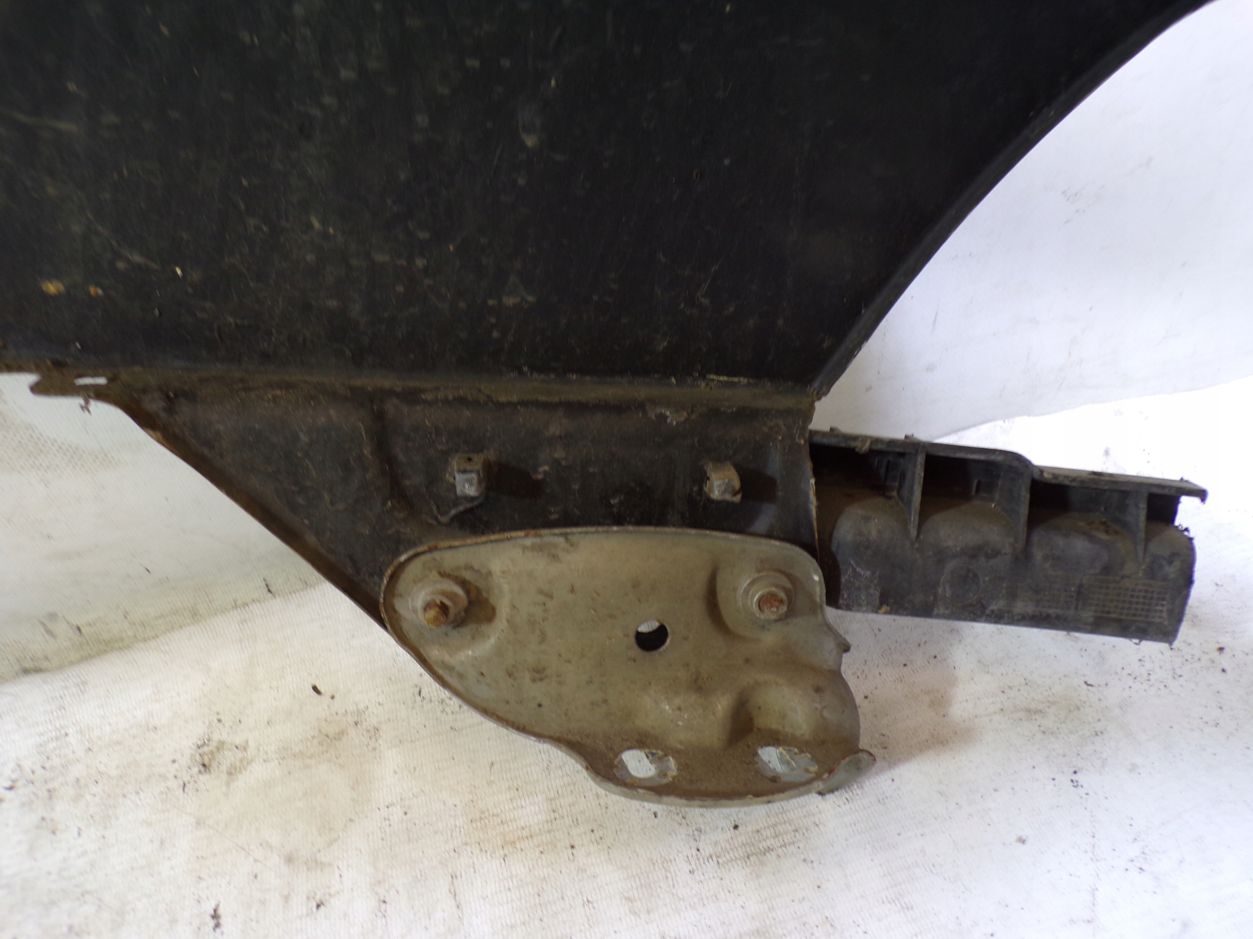 fender left front SKODA OCTAVIA 2 II colour 8E8E (1)