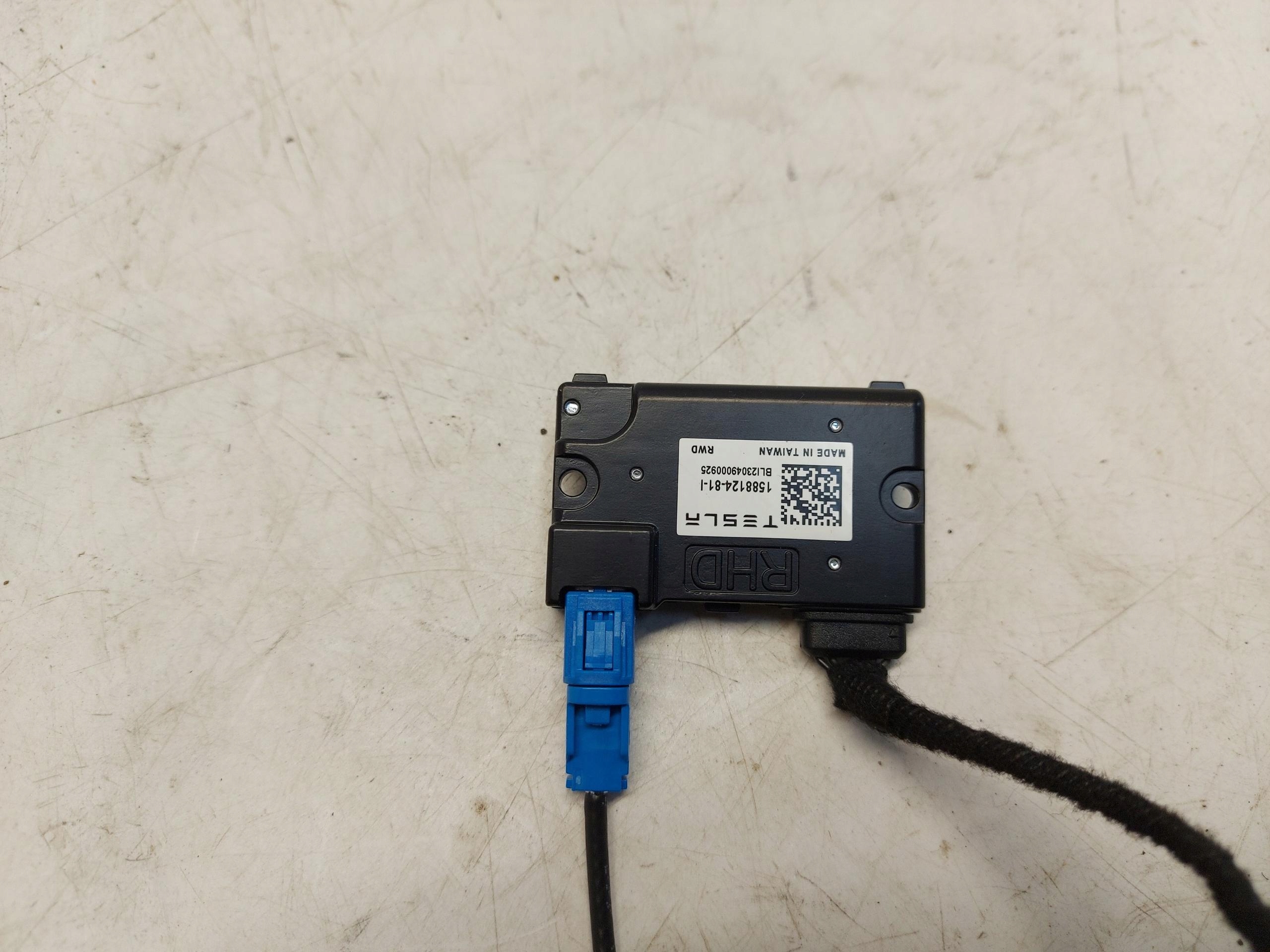 TESLA MODEL Y 2023r Kamera windows front 1588124-81-and