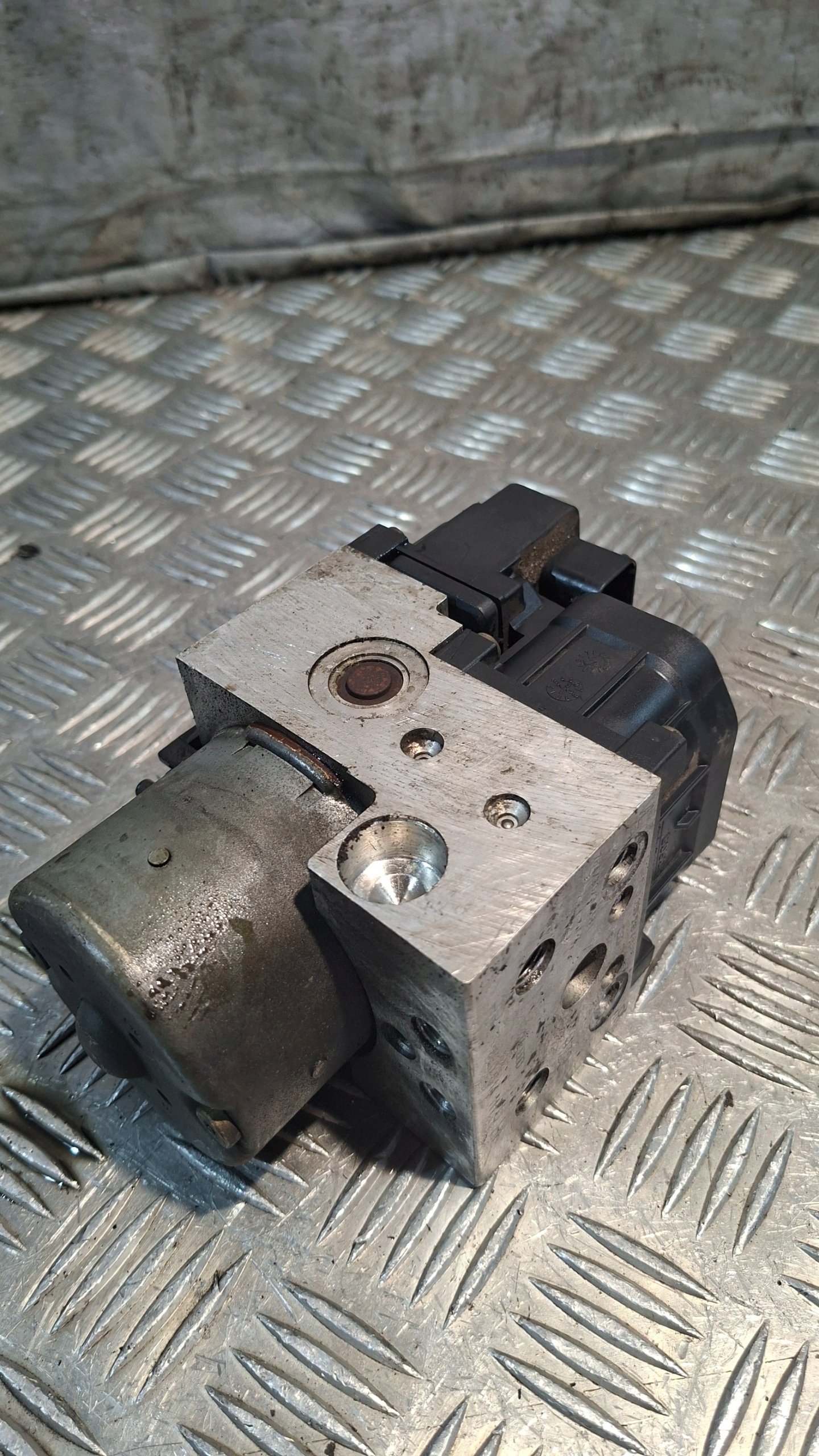 pumpa ABS VW PASSAT B5 1.8