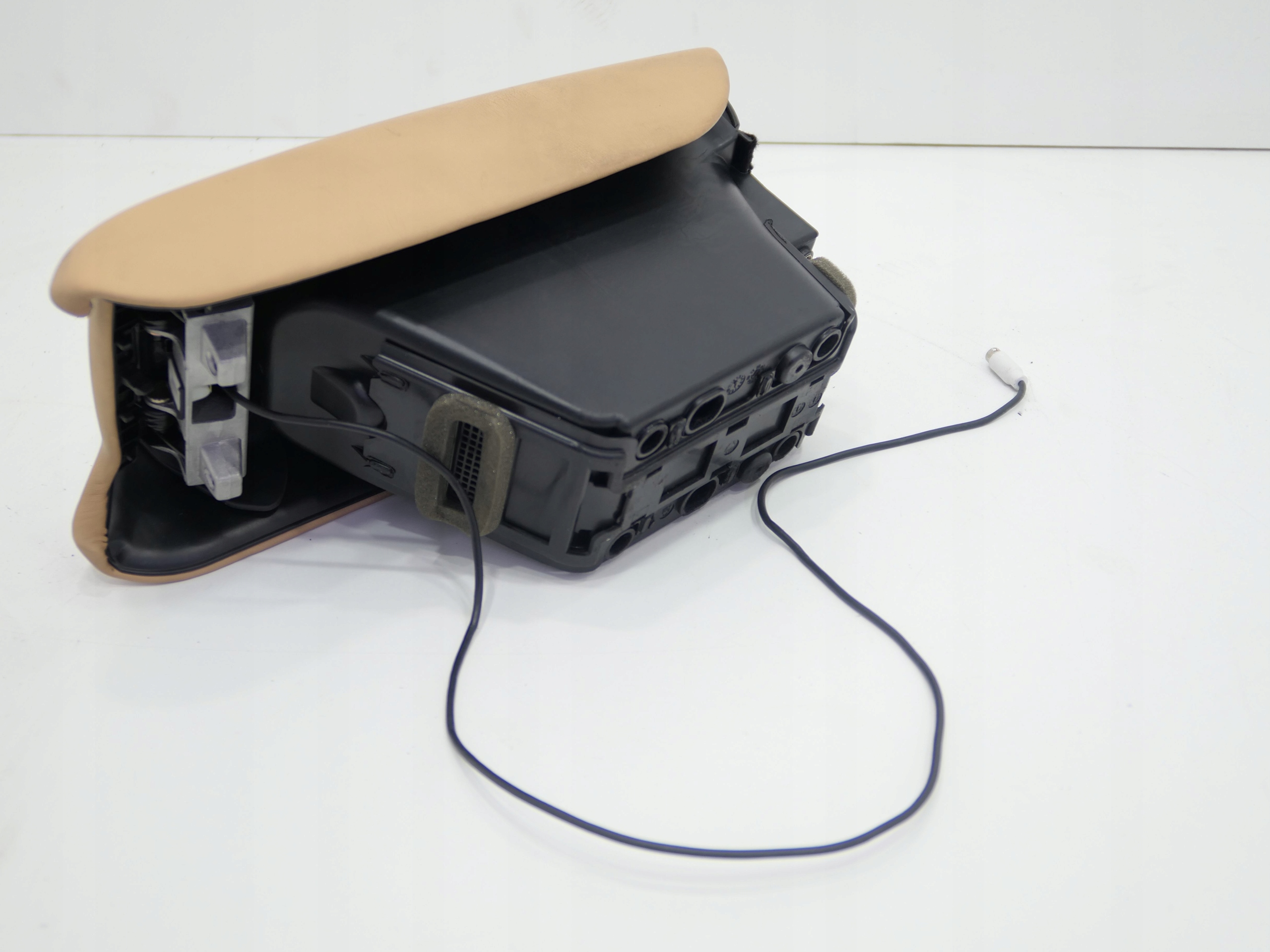 подлокотник перед бардачок MASERATI QUATTROPORTE V