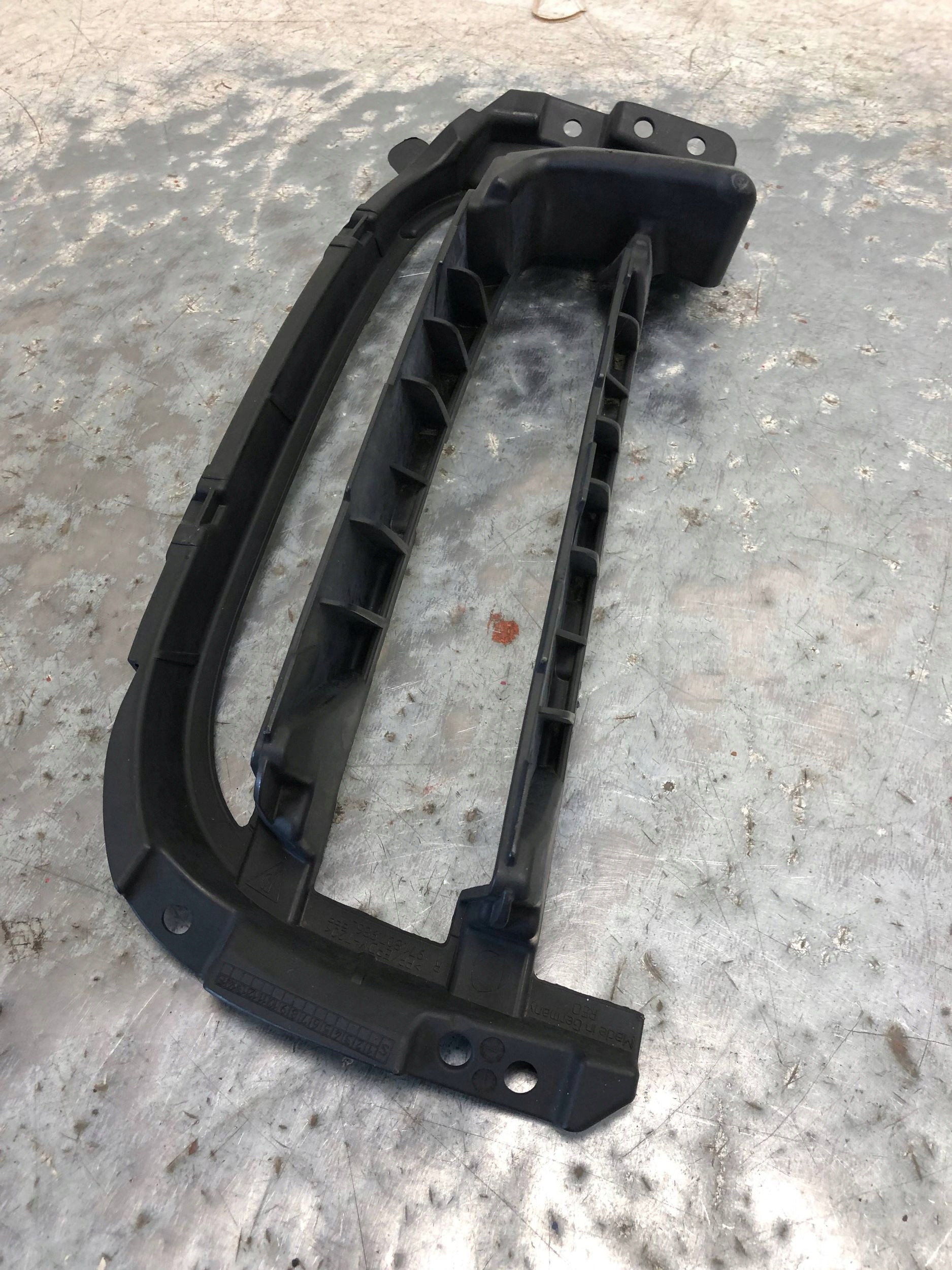 grid of a bumper right front PORSCHE PANAMERA 971 971807986