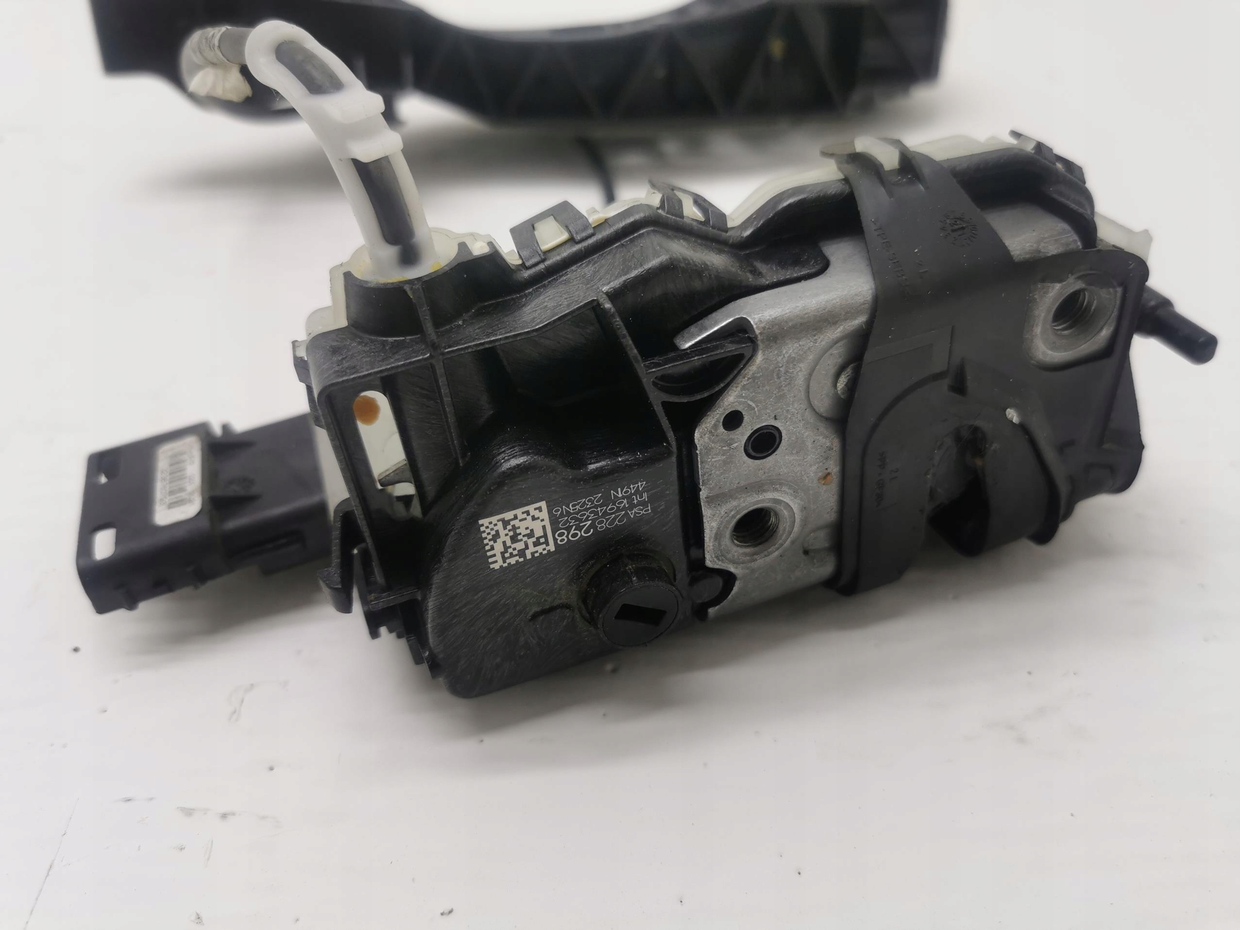 handle lock door left rear part PEUGEOT 5008 II EU