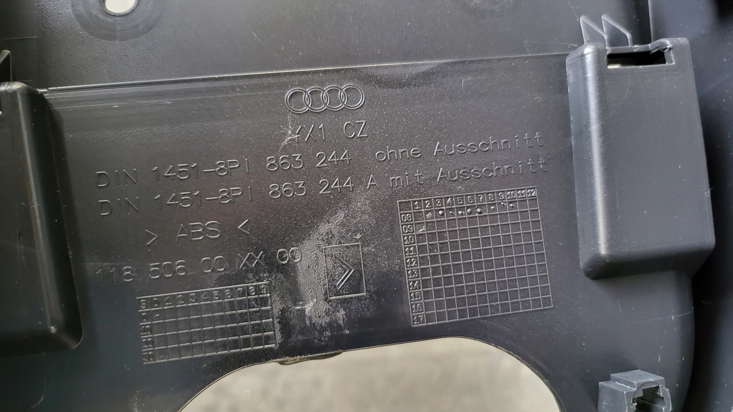 тунель середина Audi A3 8P oe европа 8P1863244