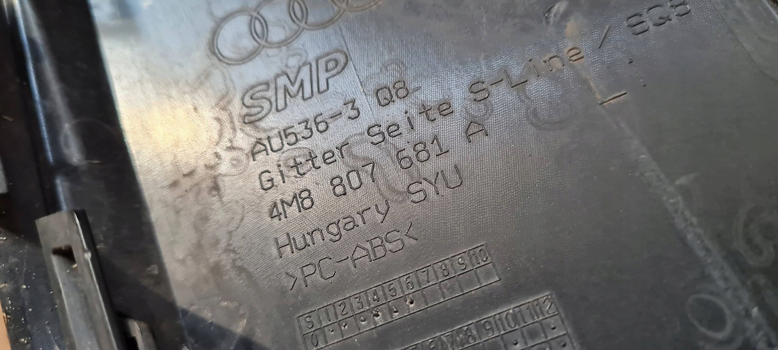 SQ8 4M Q8 grid of a bumper left left front SLINE 4M8807681A
