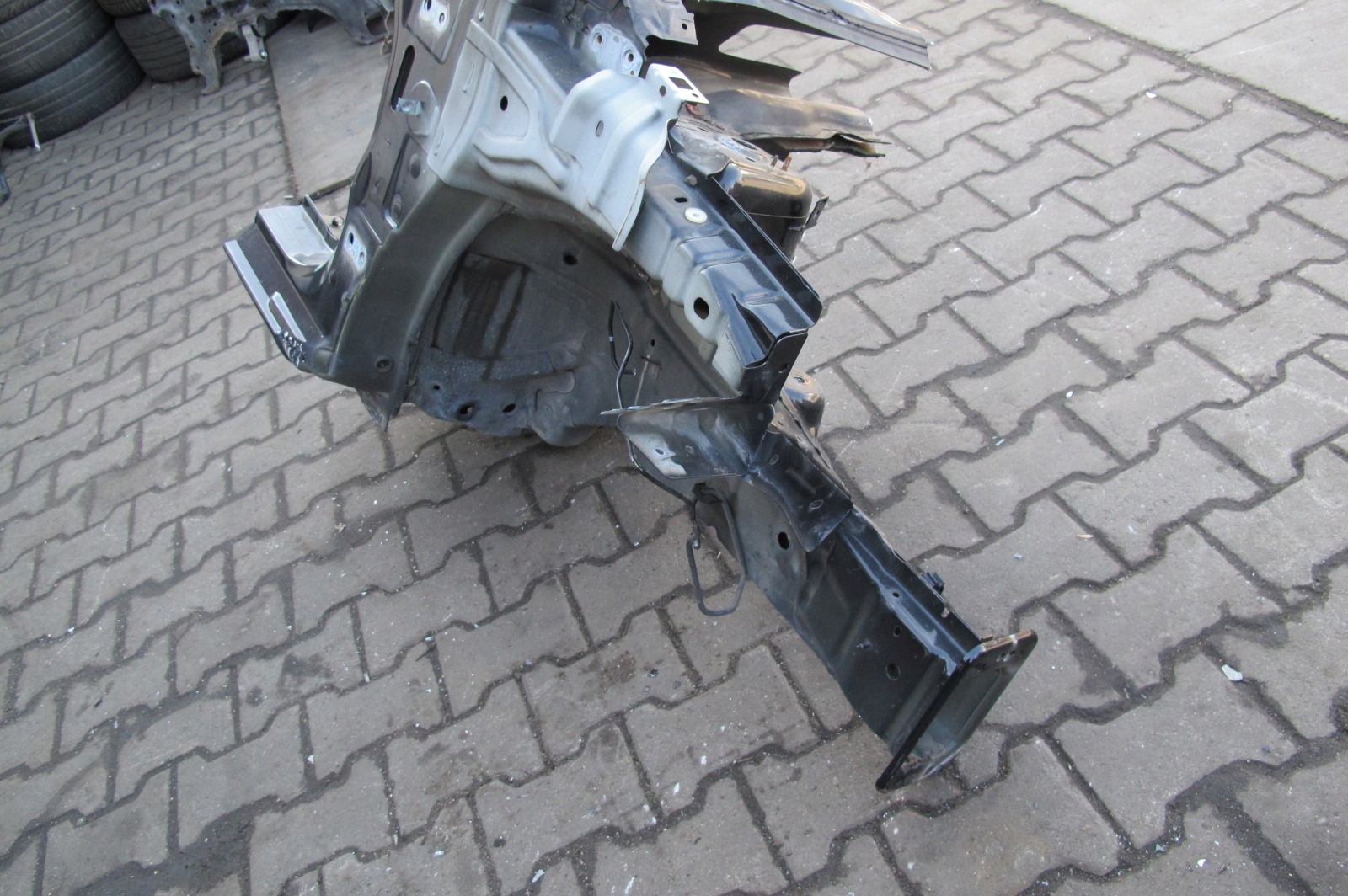 FORD FIESTA MK7 JA8 08- quarter quarter right front front D9