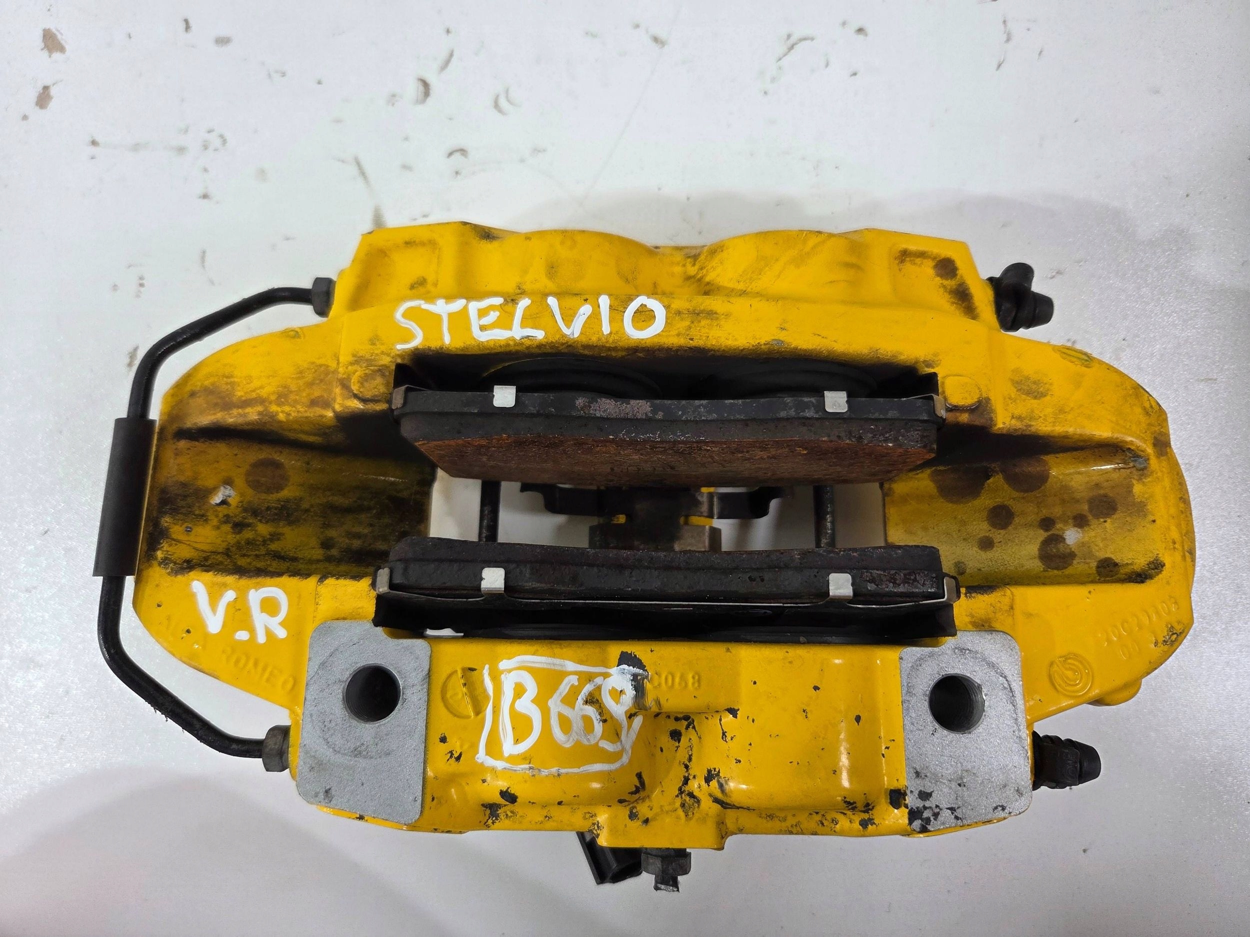 Alfa Romeo Stelvio Q4 / 2,0T caliper brake front right 20C29808 (B669)