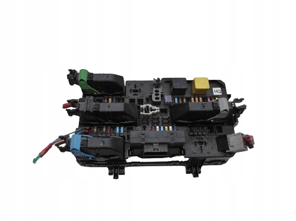 OPEL ZAFIRA B 05- 1.9CDTI SKRZYNKA BEZPIECZNIKÓW 13220831