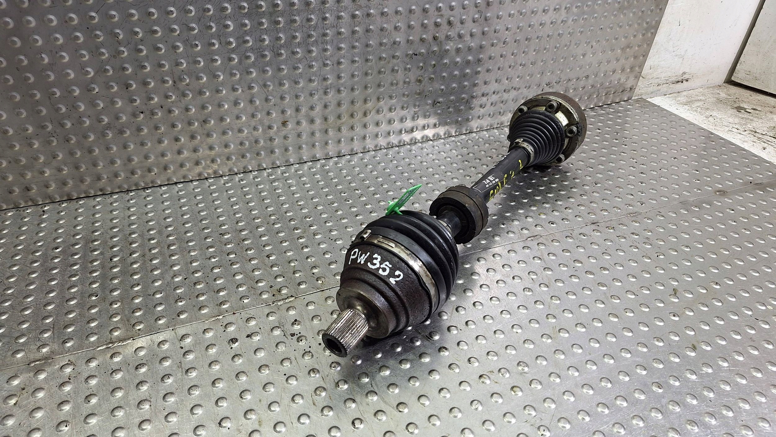 semi-axis left front short. 5Q0407271BP LEON III 5F VW GOLF VII 1.6 TDI CLH