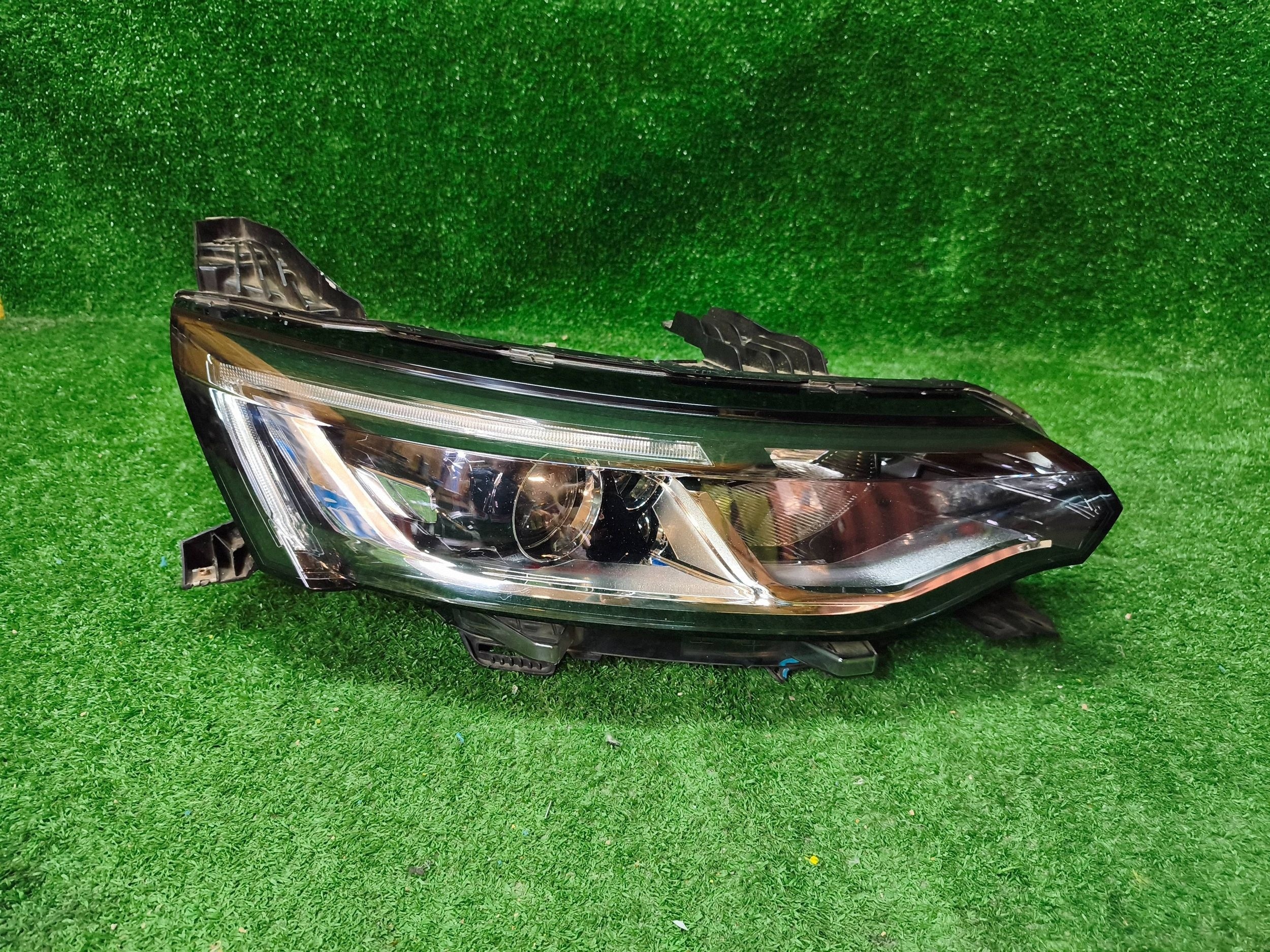 REFLEKTOR right front RENAULT TALISMAN 15- lens LED NR.R1530