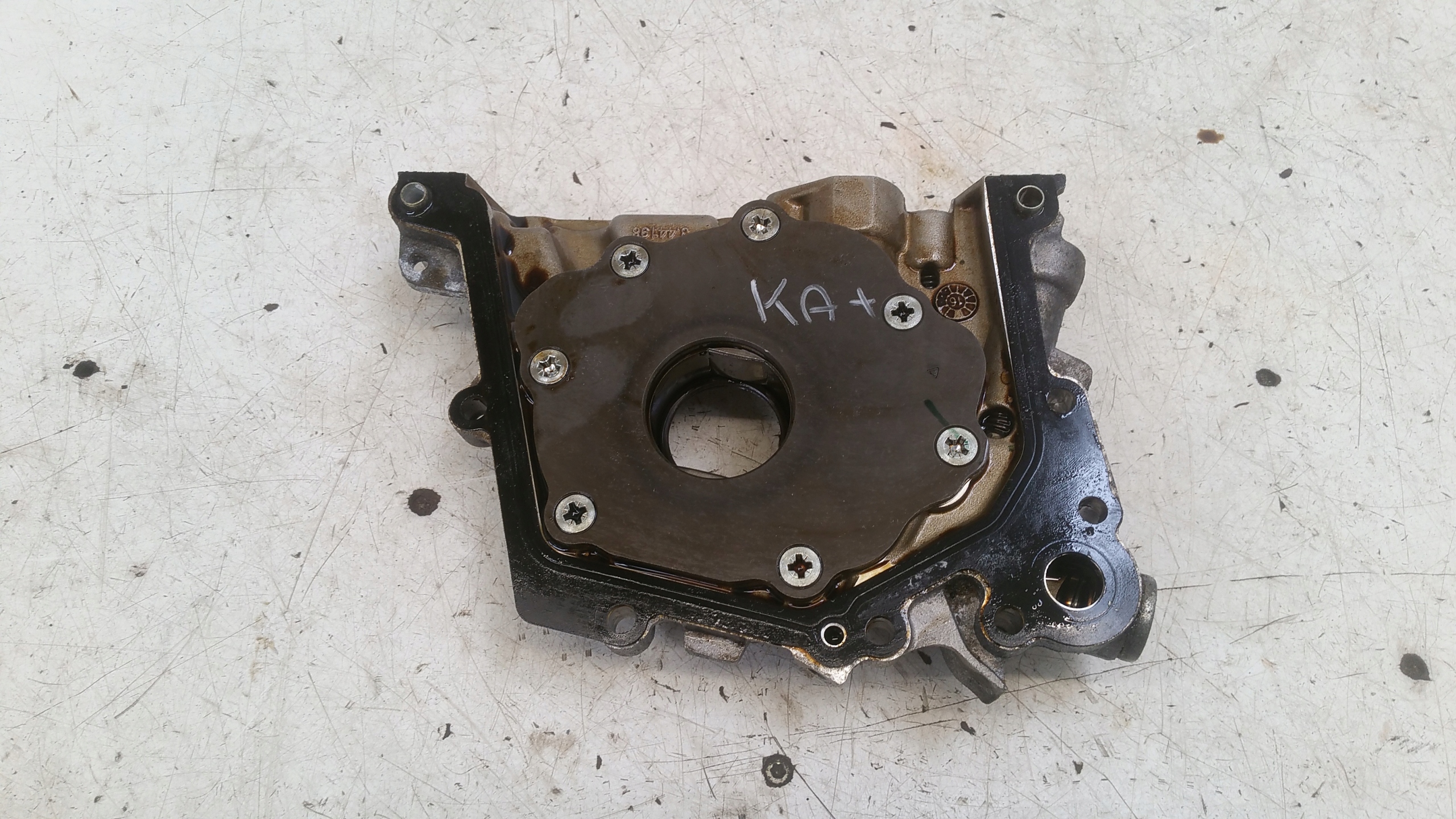 oil pump CN1G6600 Ford KA +