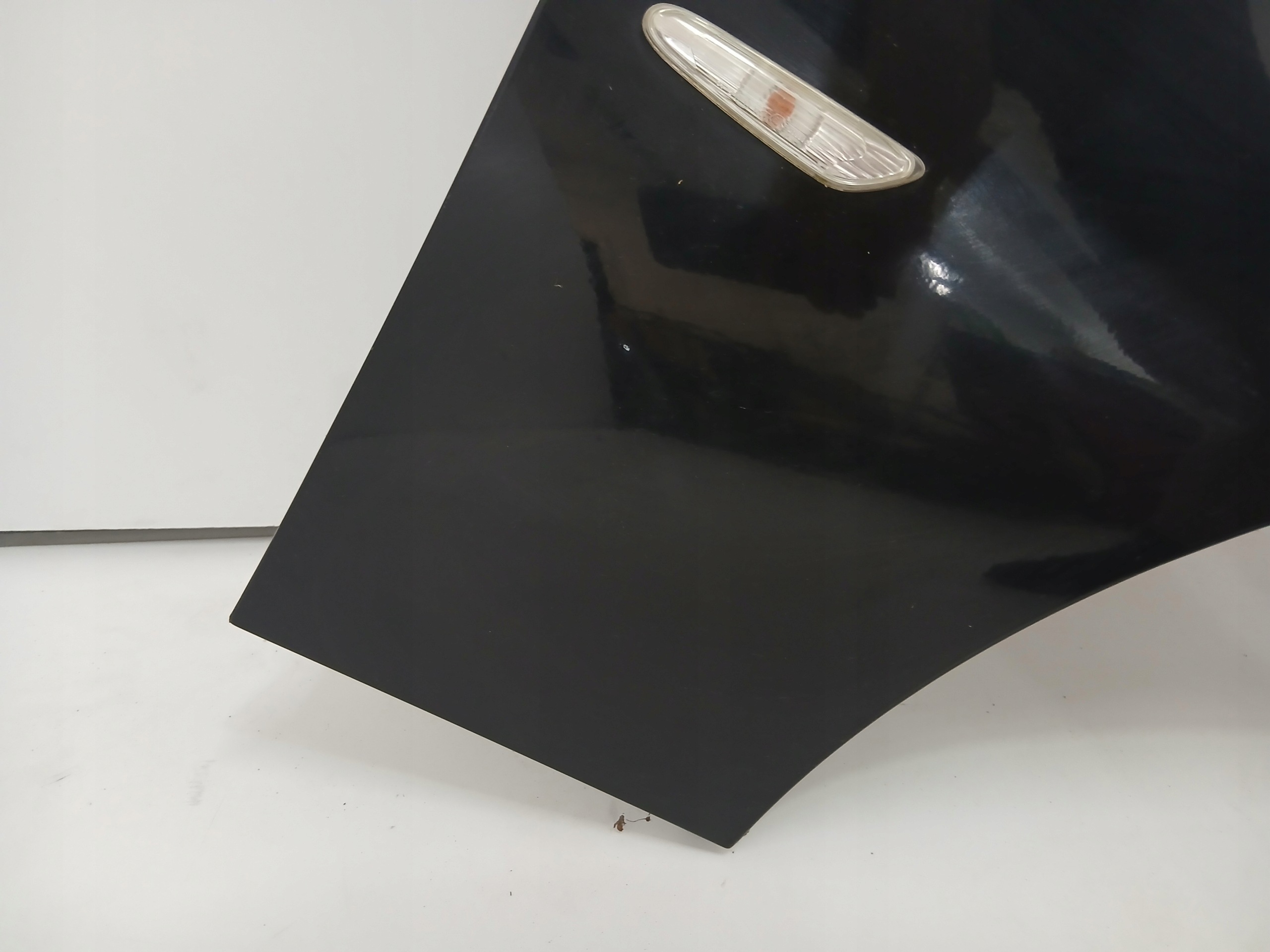 blatník pravý přední předek BMW E90 E91 BLACK SAPPHIRE
