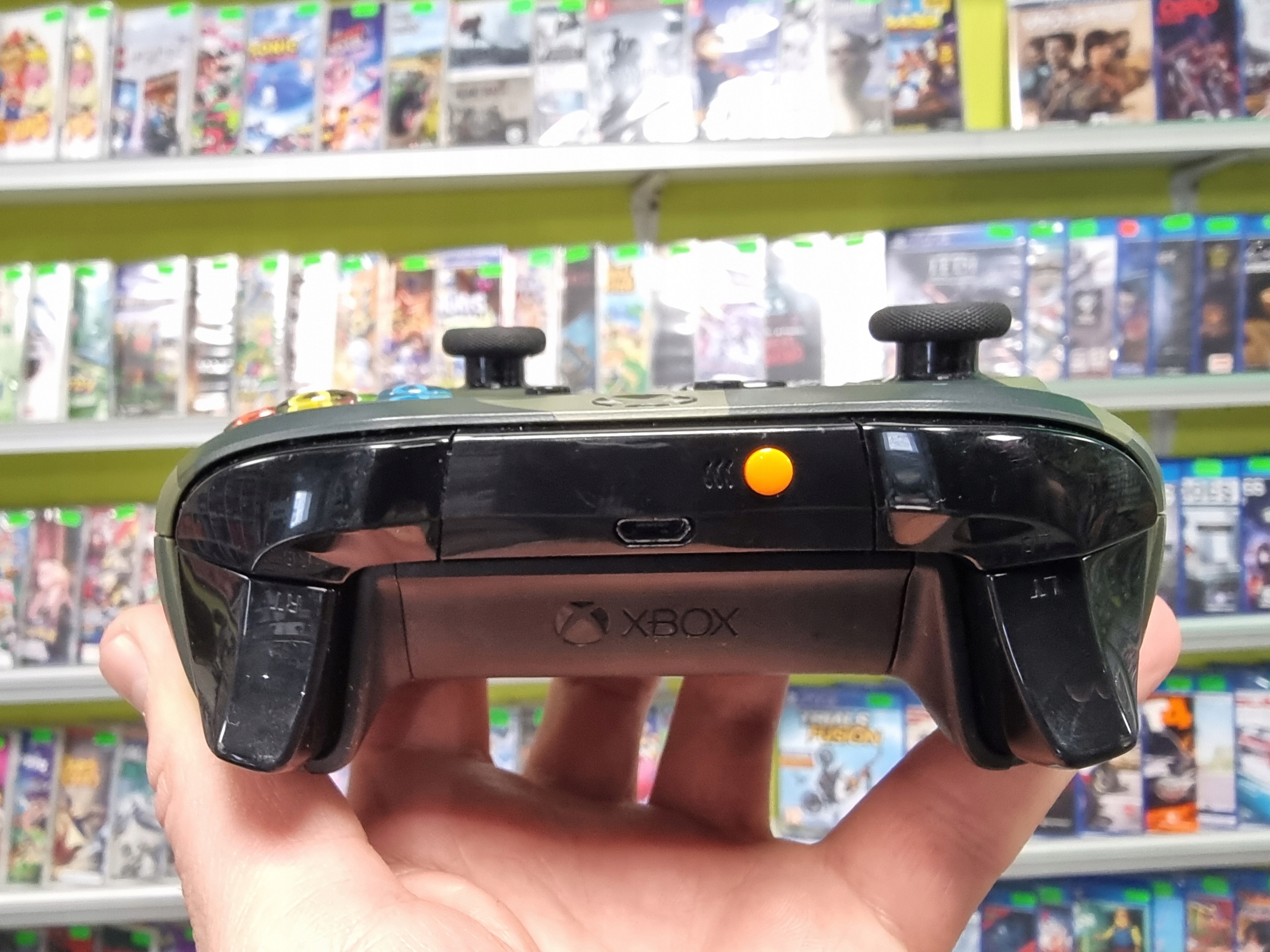 14. PAD KONTROLER XBOX ONE SERIES S X PC ARMED FORCES II MORO LIMITOWANY Kolor zielony