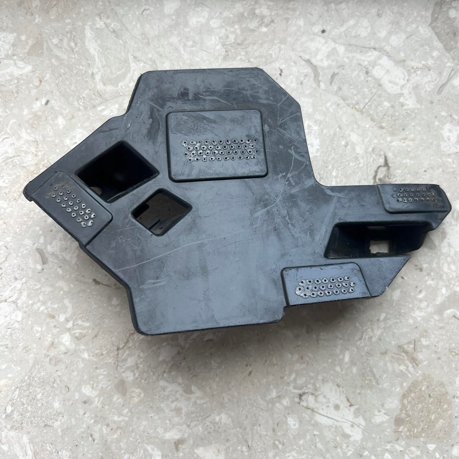 VOLVO V60 II 2018- support holder of a bumper right front 31690535