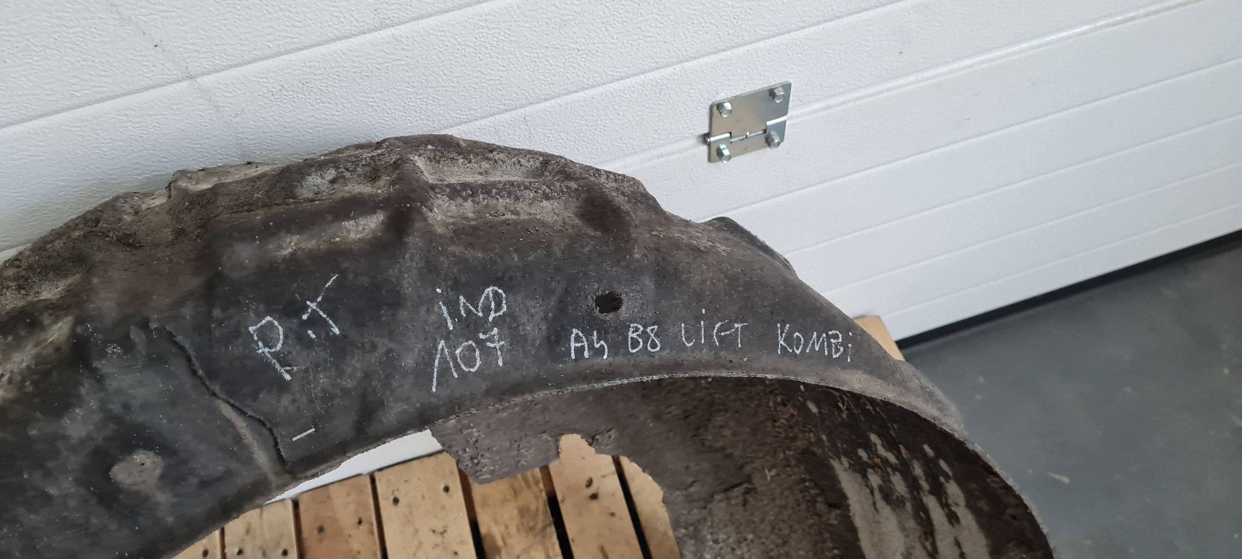 A4 B8 S4 LIFT mudguard right right rear part rear. MATERIAL 8K0810172C