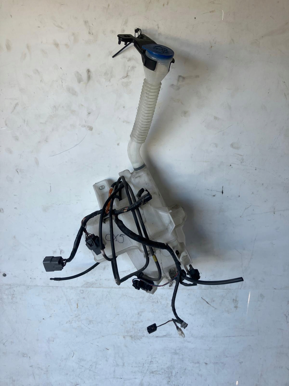 washer fluid tank MAZDA CX5 and LIFT KD4567480