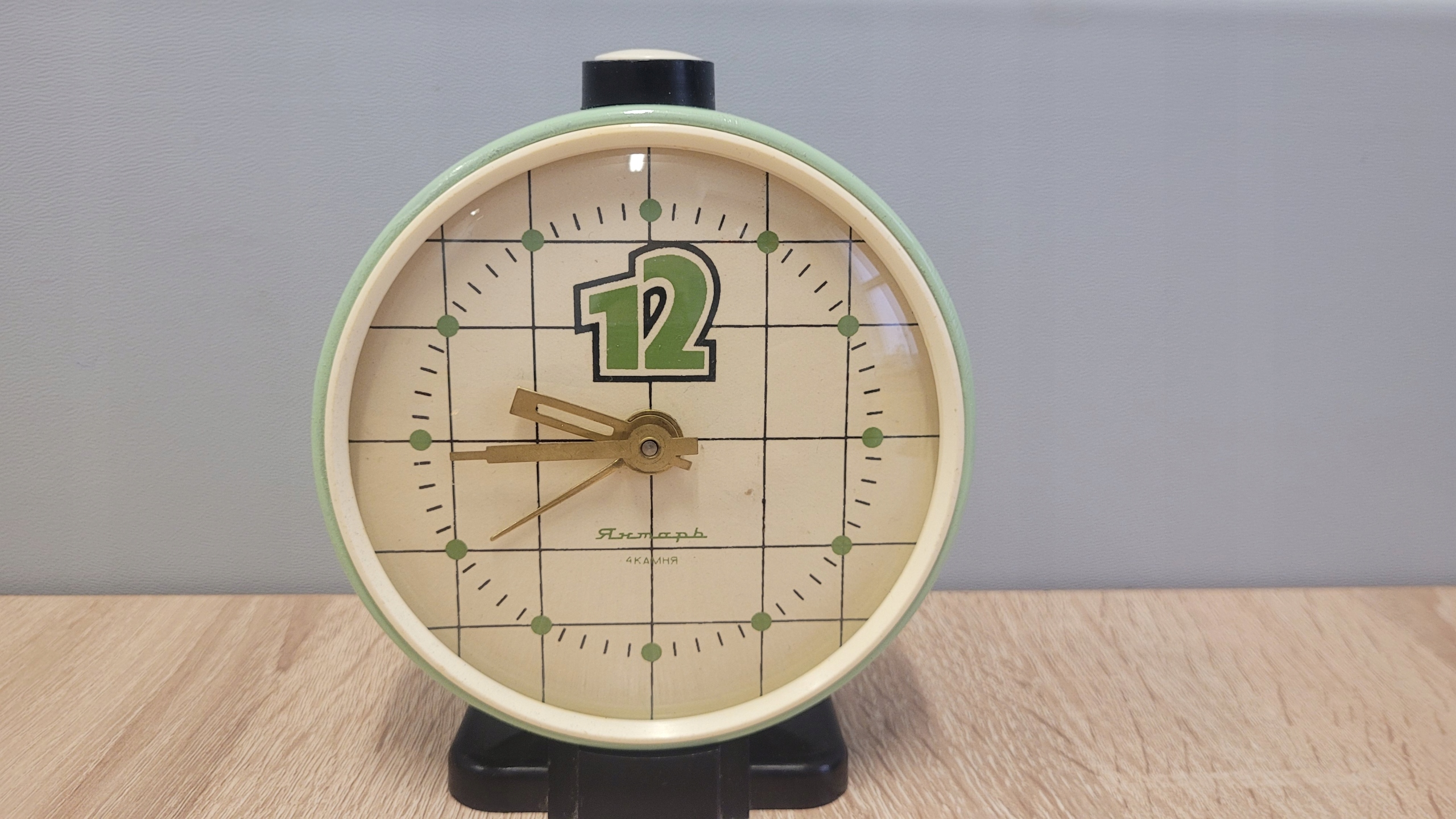 Будильник Янтарь-очень хорошее состояние