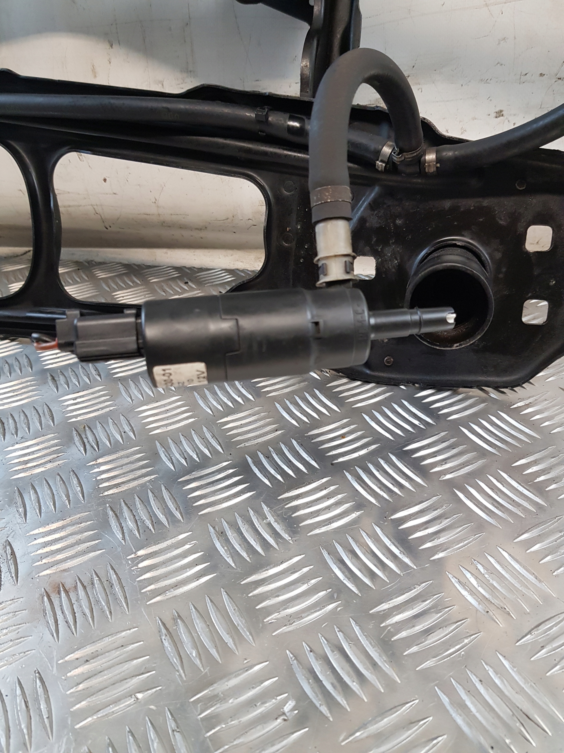 support panel for radiators pillar iron BMW E46 2.0D 01R + pump washers