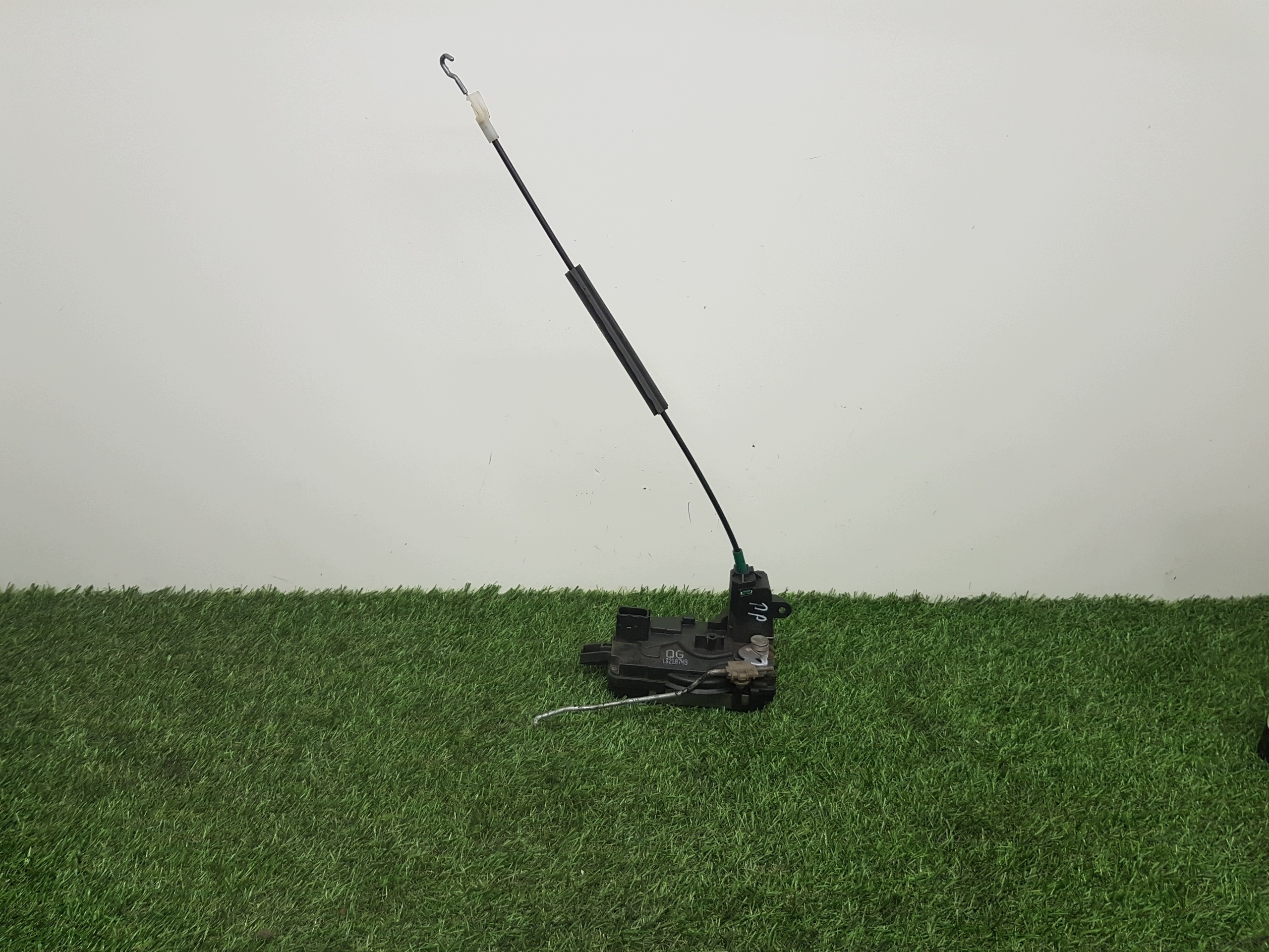 lock door right front OPEL ZAFIRA B 13210749