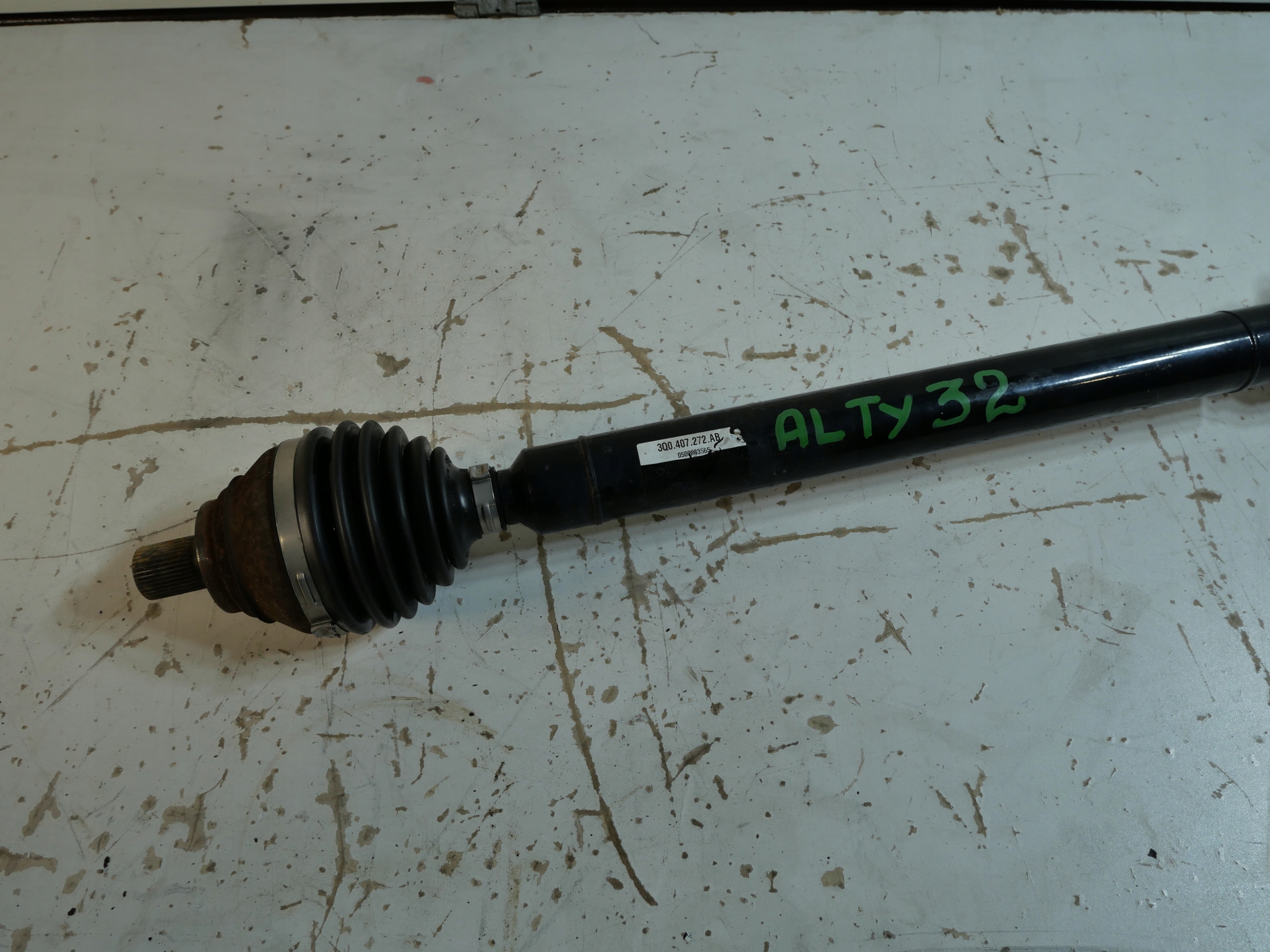 VW CADDY SKODA semi-axis right 3Q0407272AB