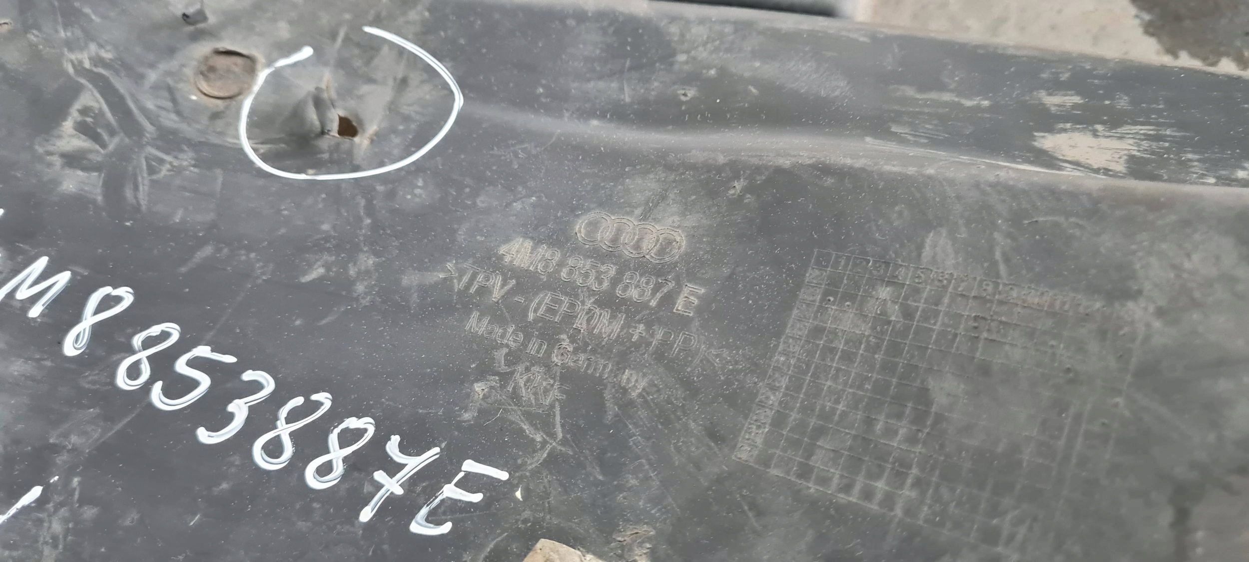 SQ8 Q8 SPOILER NADKOLA left front front 4M8853887E