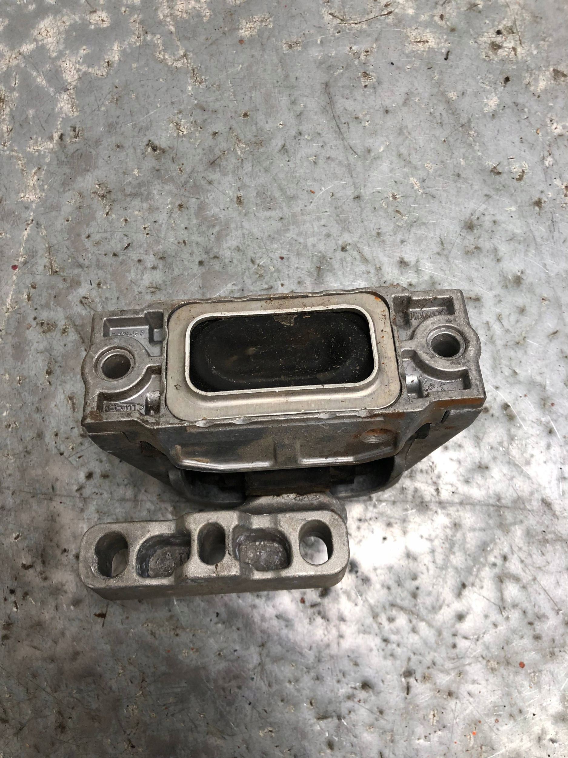 holder engine mount VW SKODA AUDI 1K0199262CB