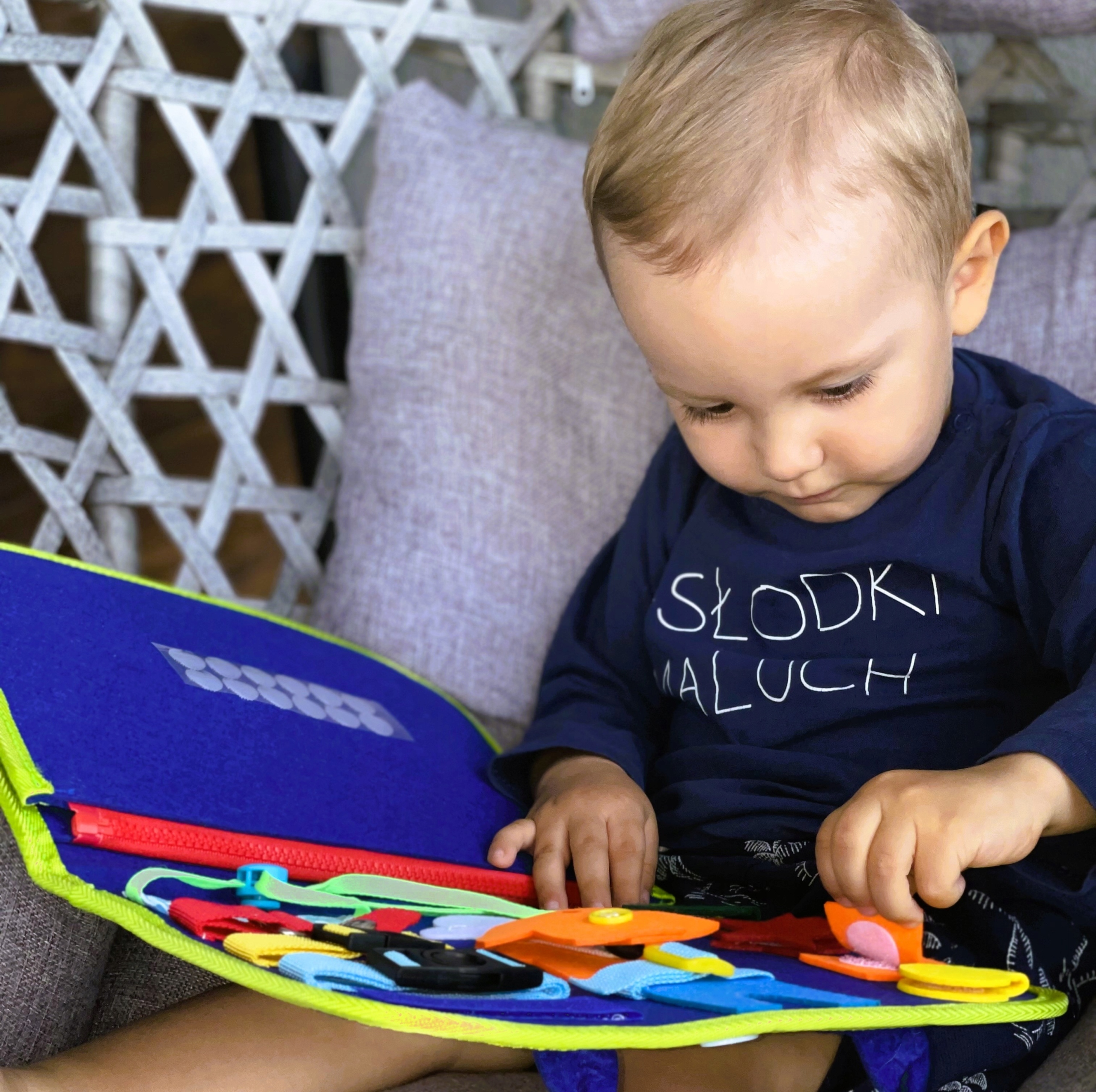 BUSY BOARD MONTESSORI ZABAWKA DLA DZIECI, PREZENT Materiał tkanina
