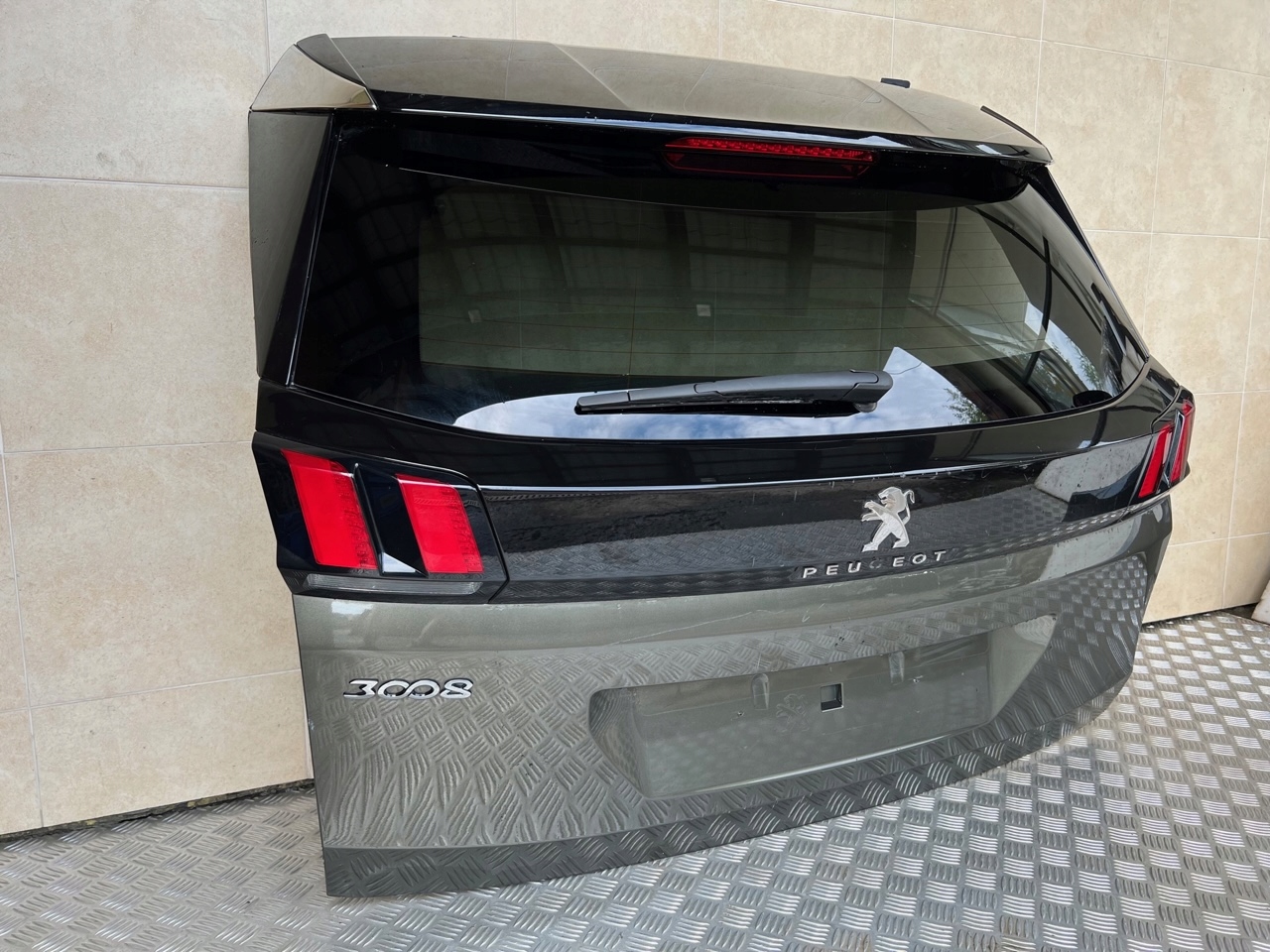 Heckklappe + Leuchte PEUGEOT 3008 II KAMERA