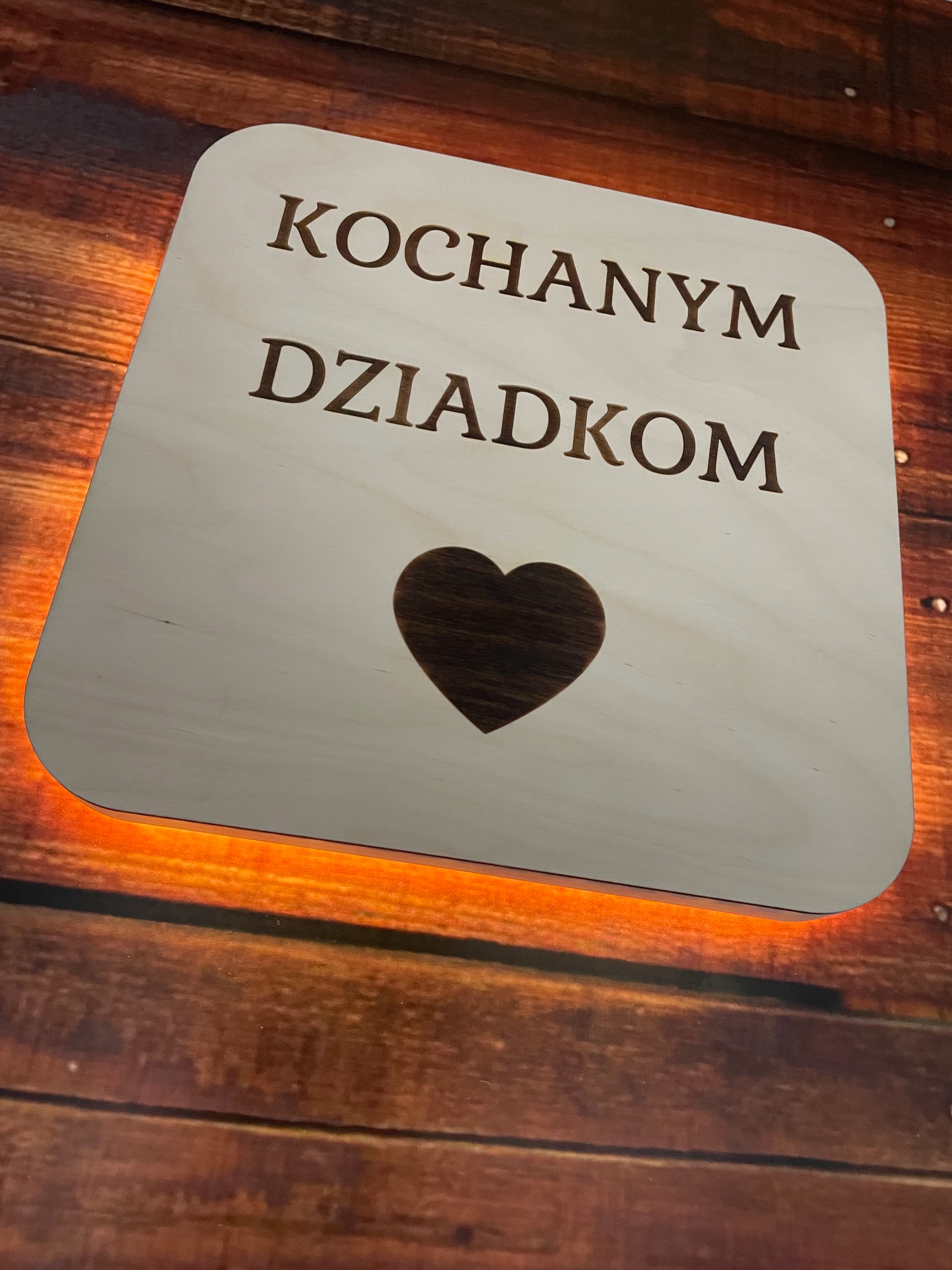 Lampka nocna wisząca z dowolnym grawerem na prezent Dzień Babci i Dziadka