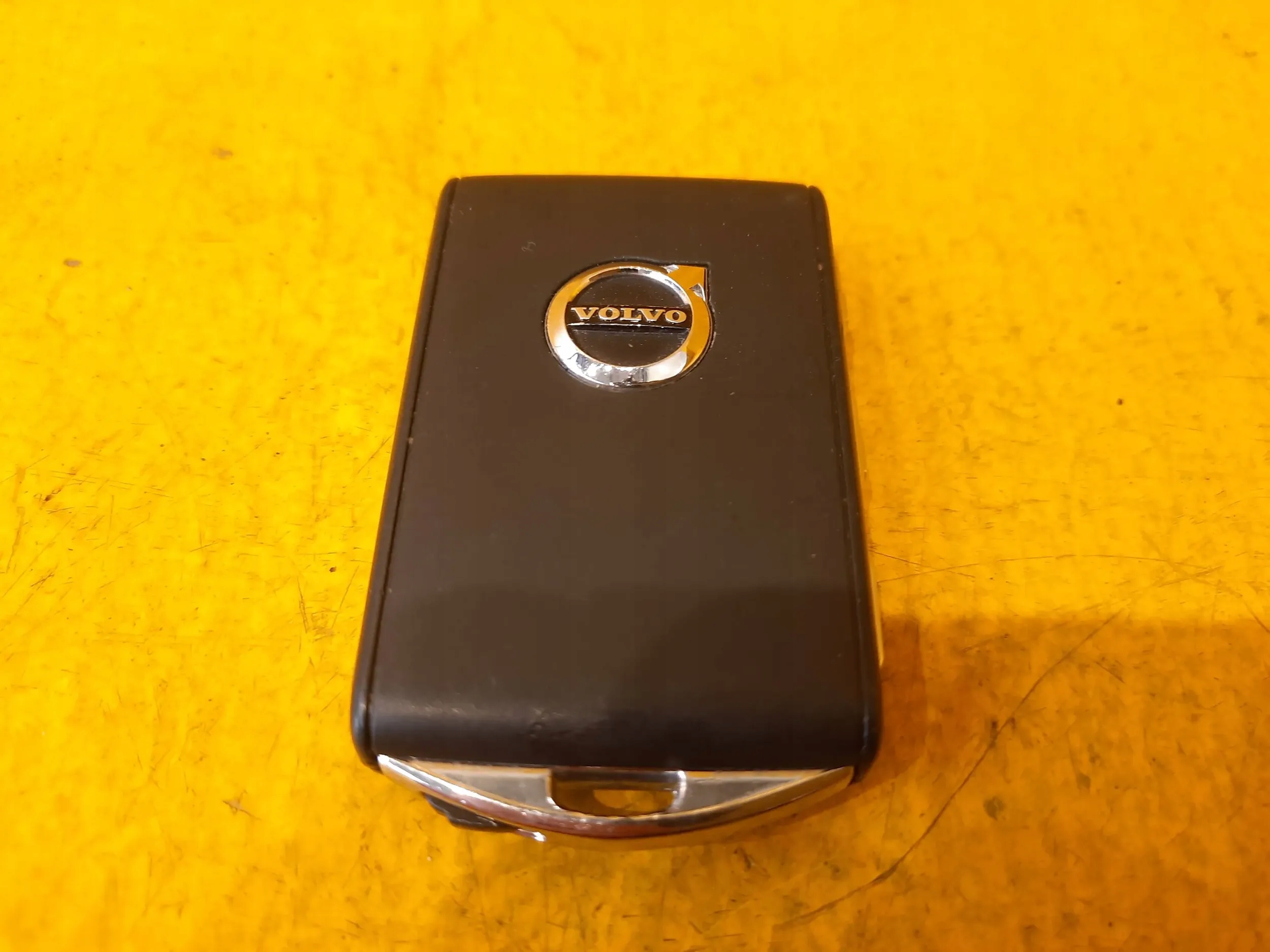 Volvo V60 II XC40 KLUCZYK PILOT 31652549