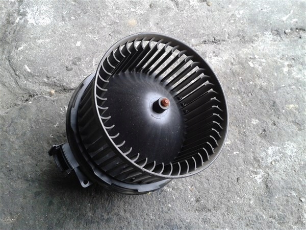 WENTYLATOR NAGRZEWNICY FORD FIESTA MK7 0130115551