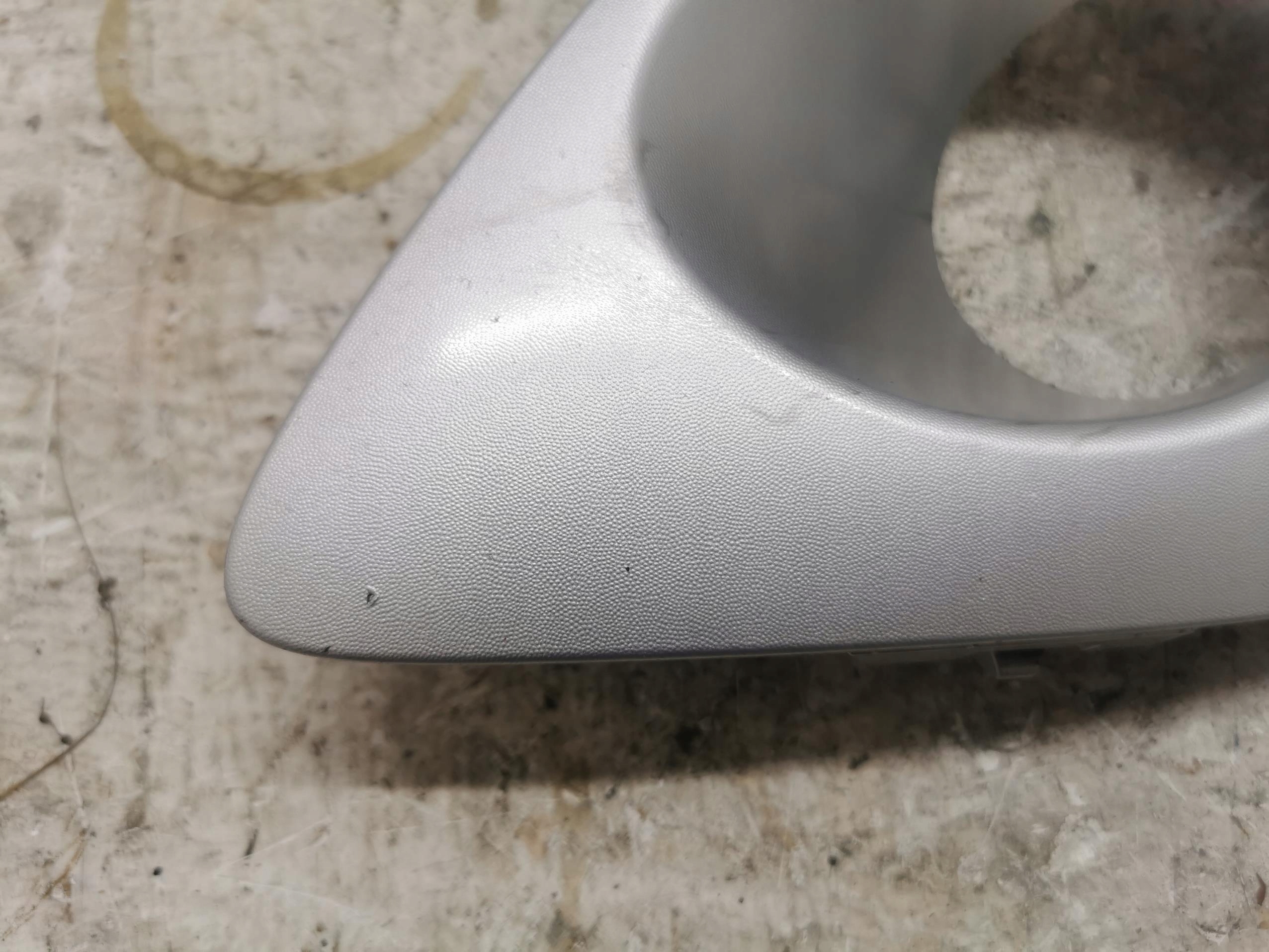 grid of a bumper left front RENAULT SCENIC III