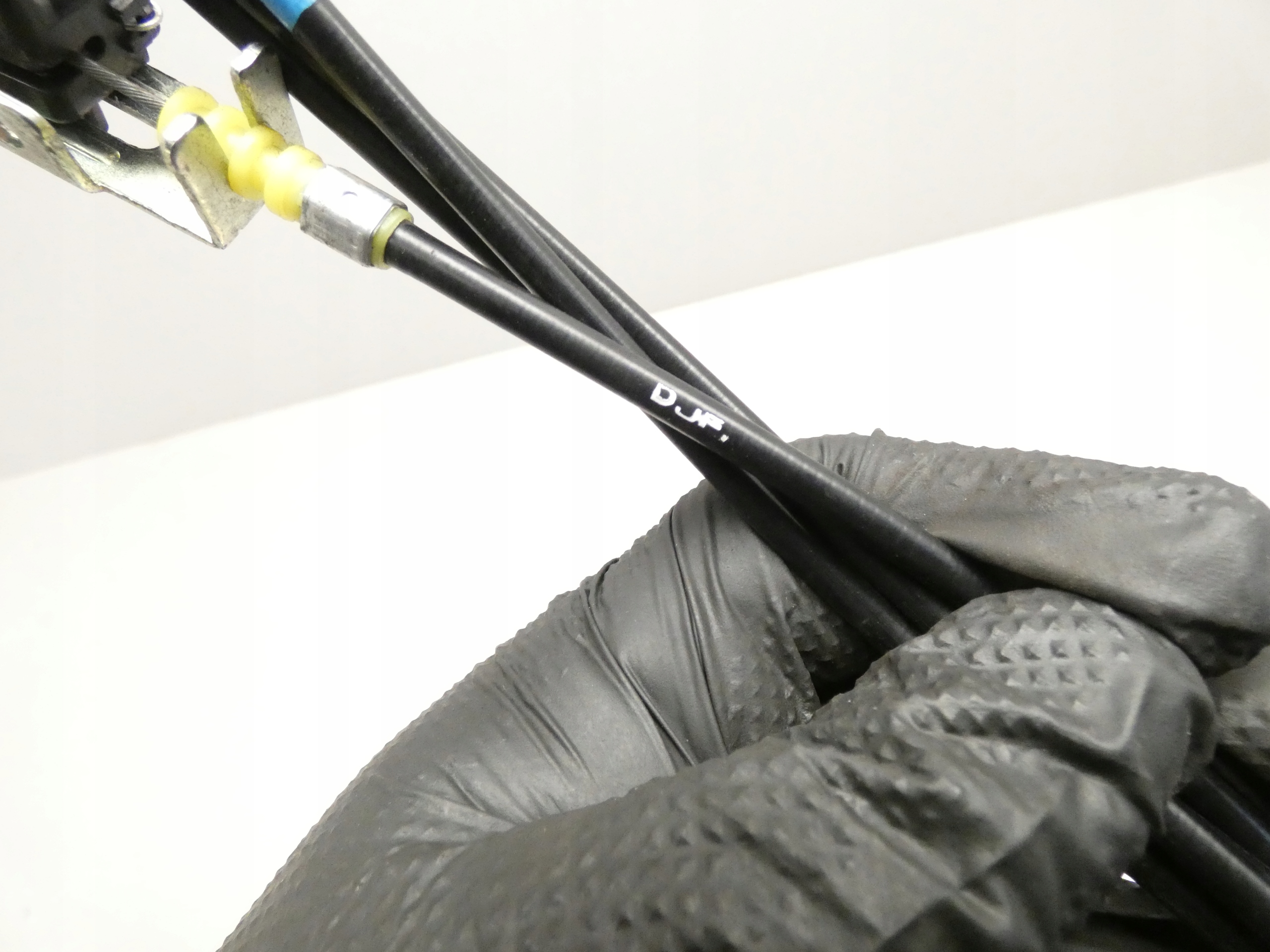 Câble Volet Carburant MAZDA 5 et CR19 LIFT 07-10