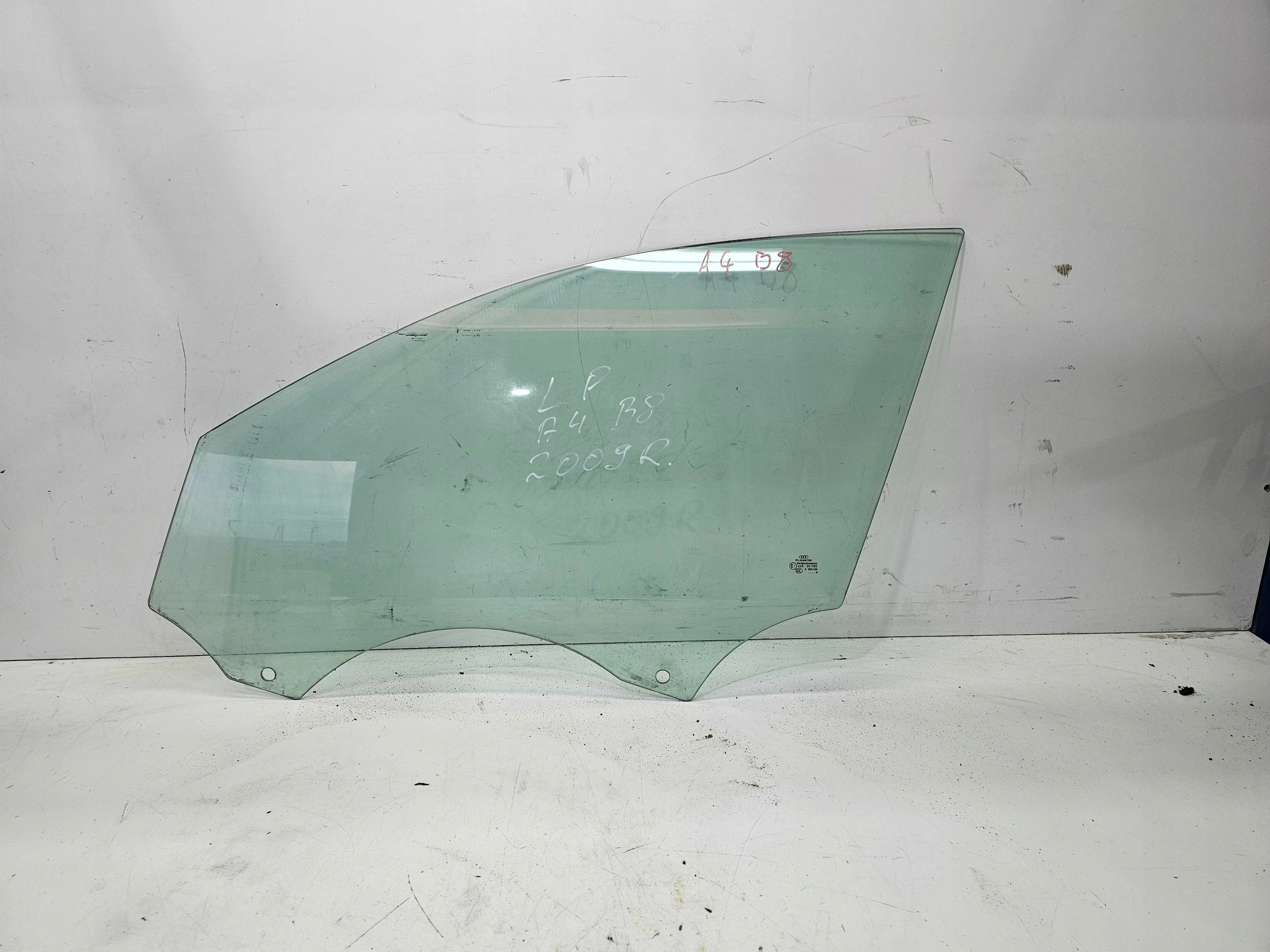 window side door left front AUDI A4 B8 2009 ROK