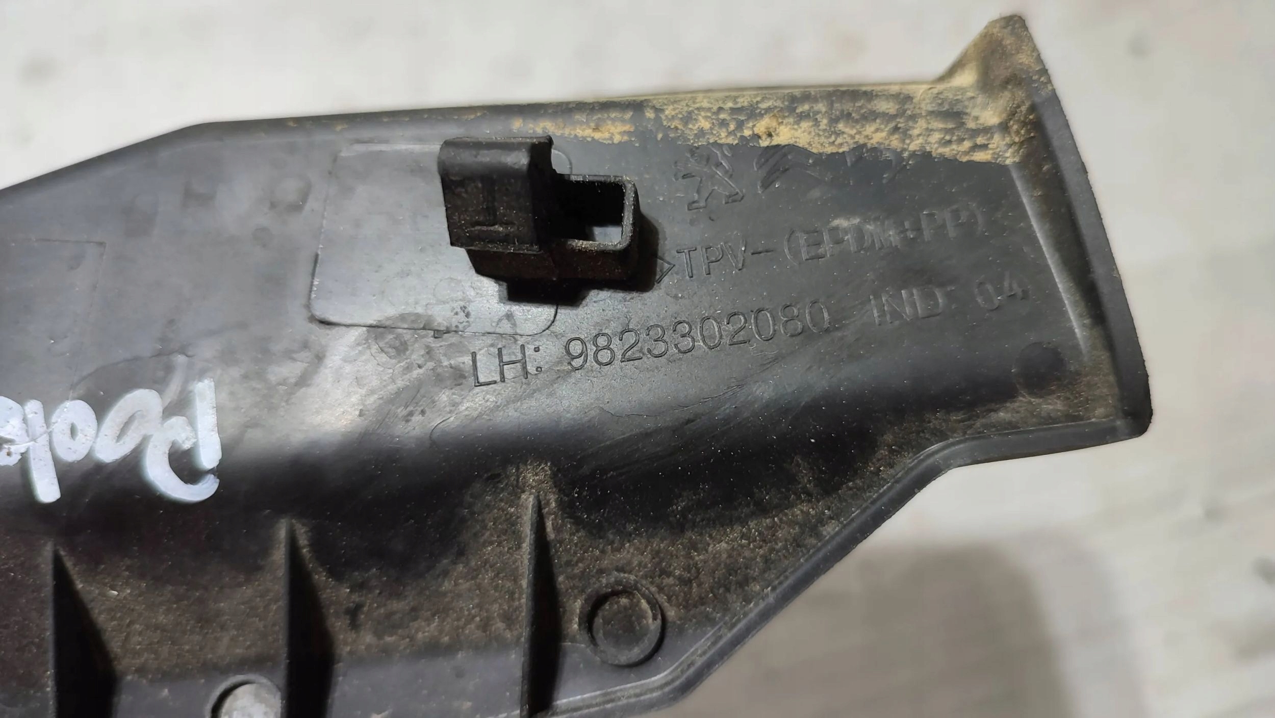 Peugeot 208 II 23r 1.2 front side left torpedo