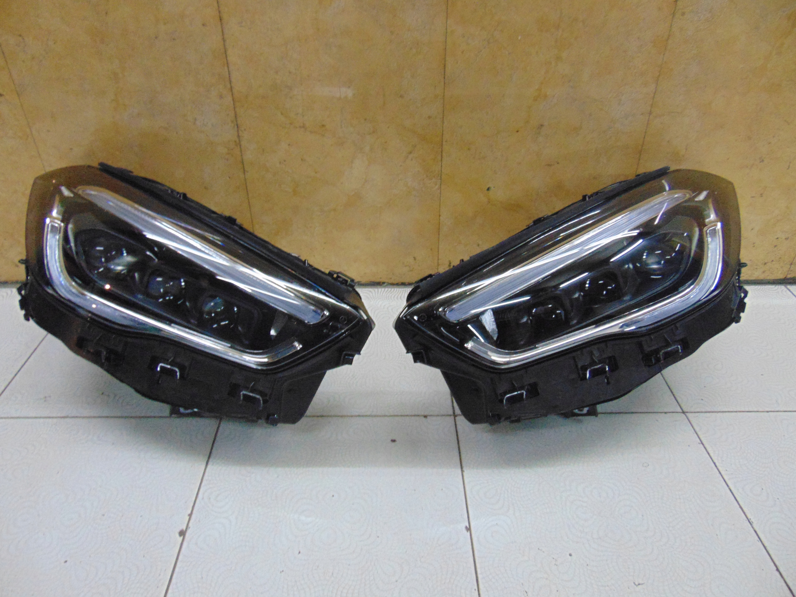 LEUCHTE VORNE VORNE MERCEDES GLA W247