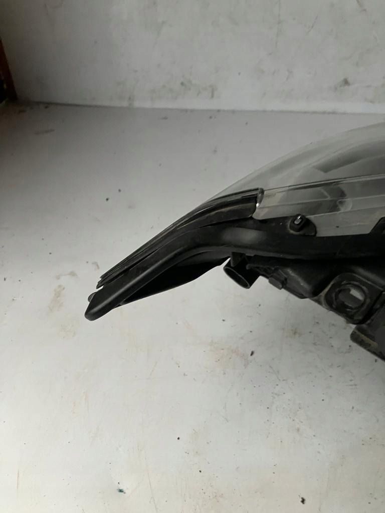 light left front RENAULT LAGUNA III lens 260600038R
