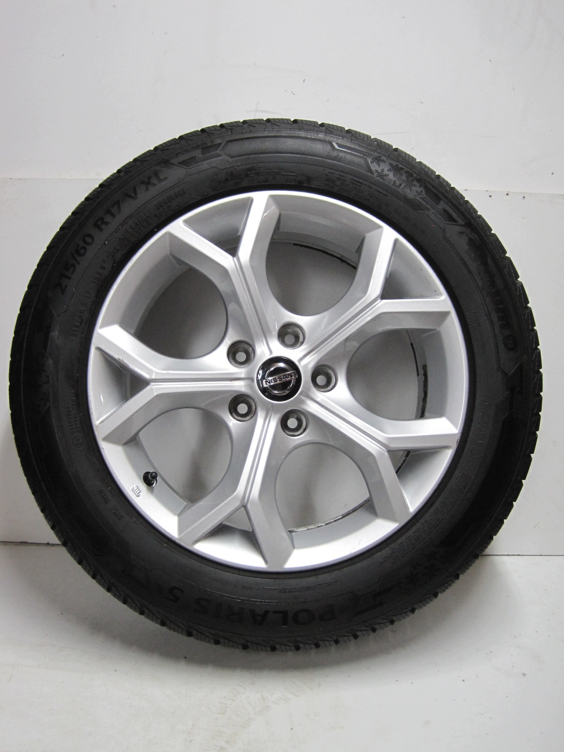 wheels discs tyres Nissan Juke R17 8mm