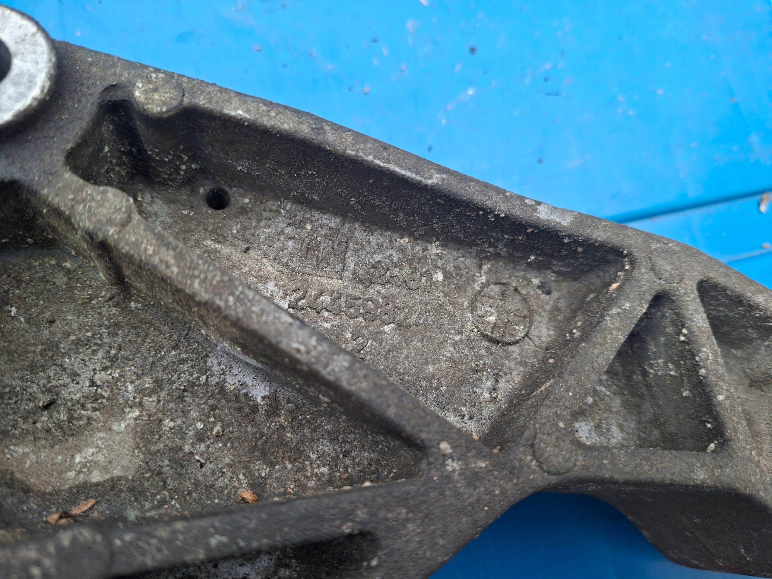 Getriebehalter getriebe Opel Astra H 1.3 24459824
