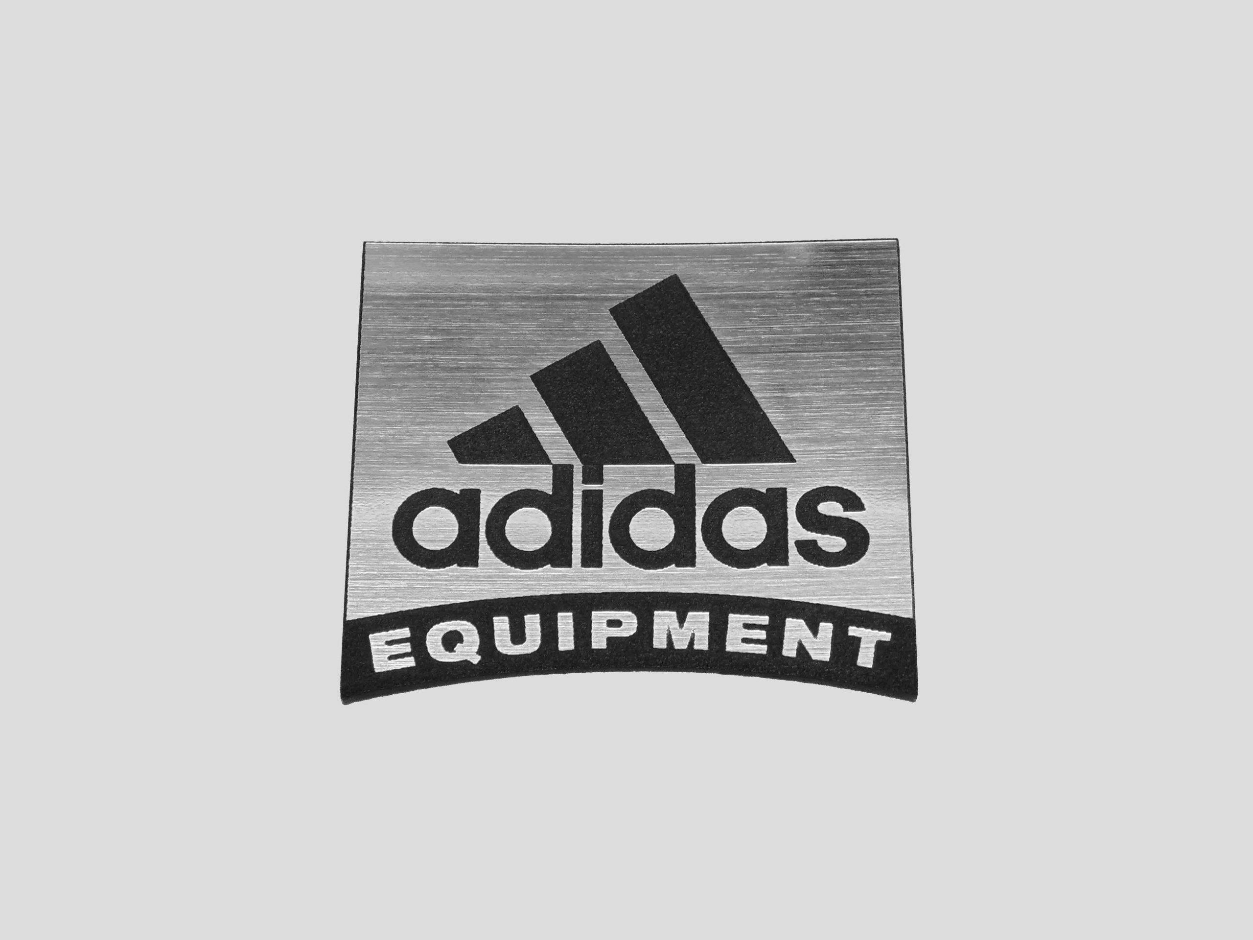 

Adidas naklejka emblemat 45 x 35 mm*SREBRNA
