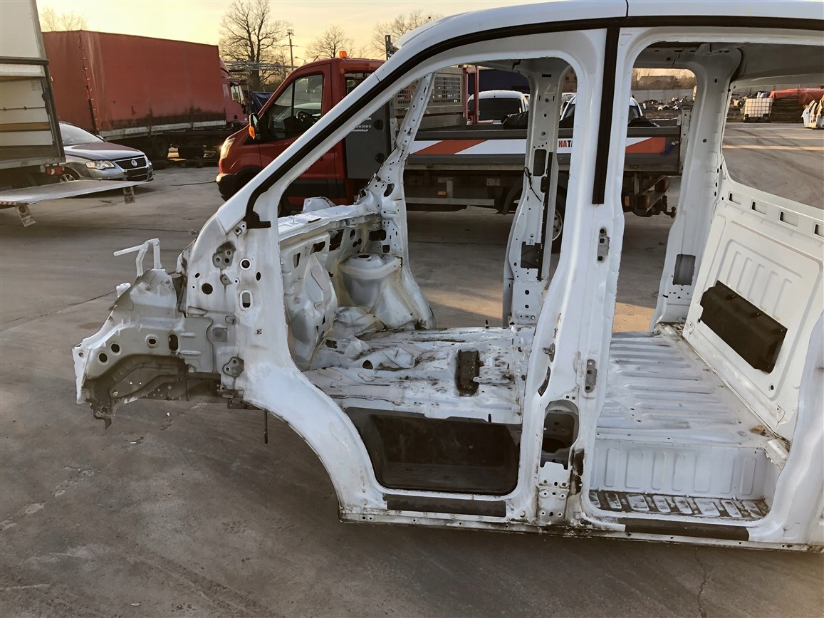 2014-2023R. 2019R. - ЧВЕРТЬ ПОРІГ СТІЙКИ ЛІВИЙ ПЕРЕДНІЙ ТРАНЗИТ MK8 14-23