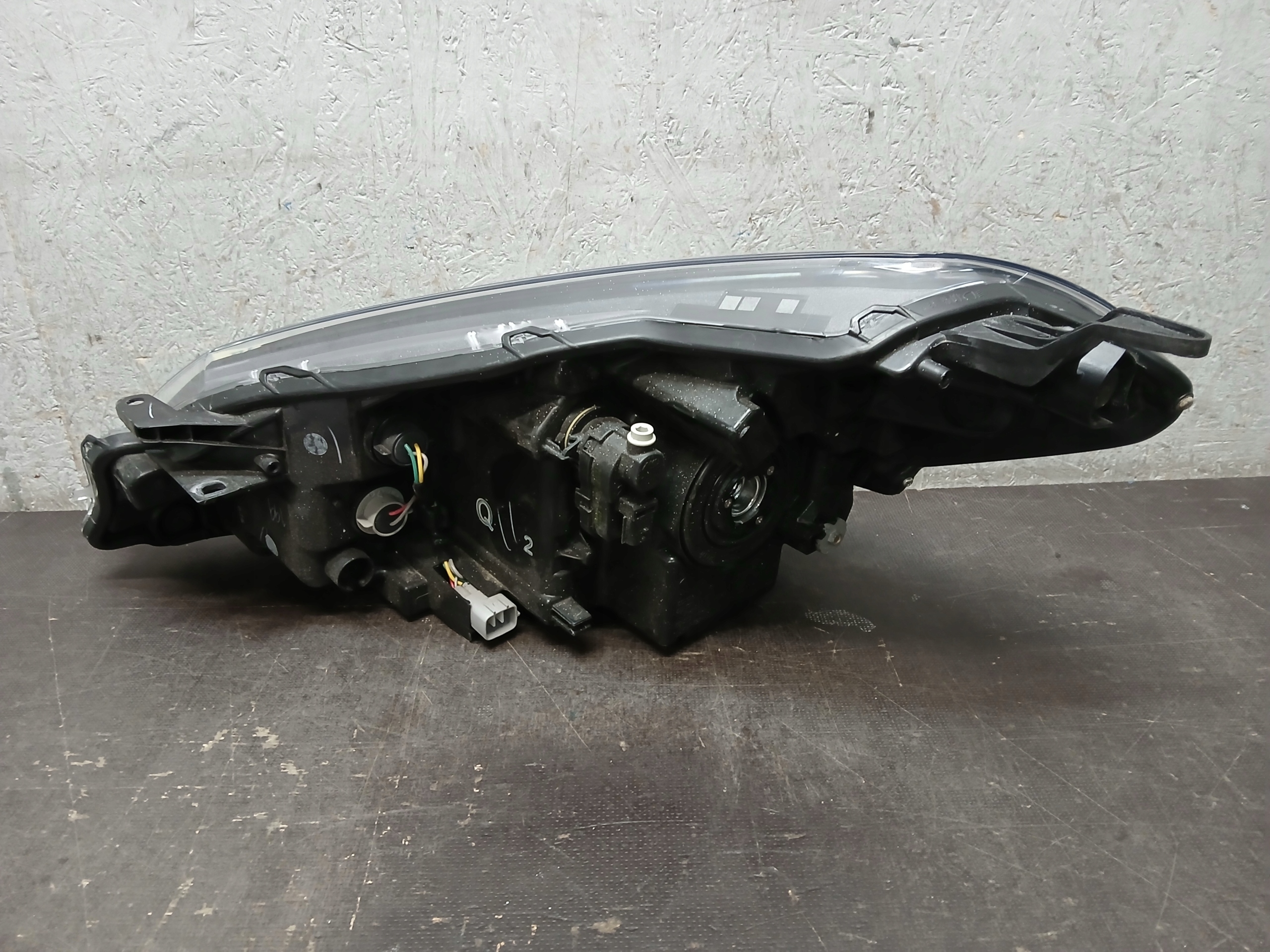 light front right TOYOTA YARIS III 3 LIFT 17- lens