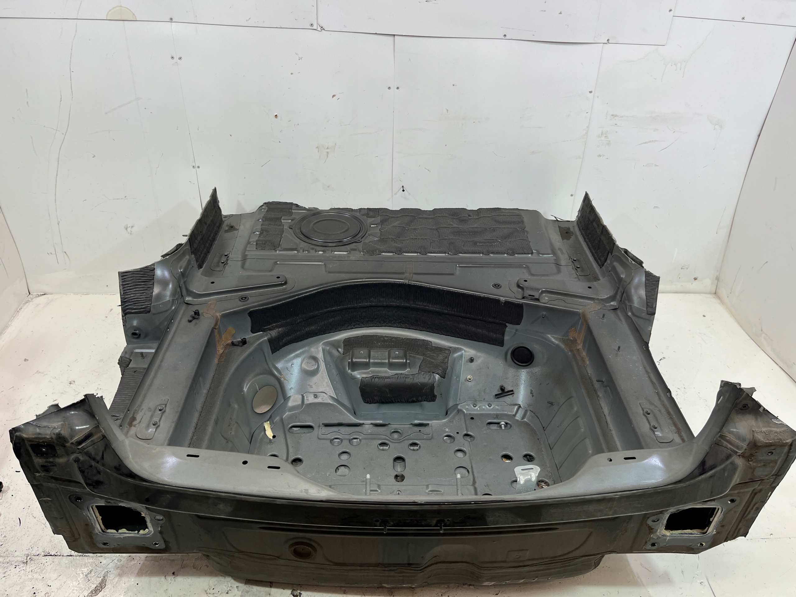 4G8 |68475634065314,141 - Ванна ремень задний багажник AUDI A7 C7 2013R вся !