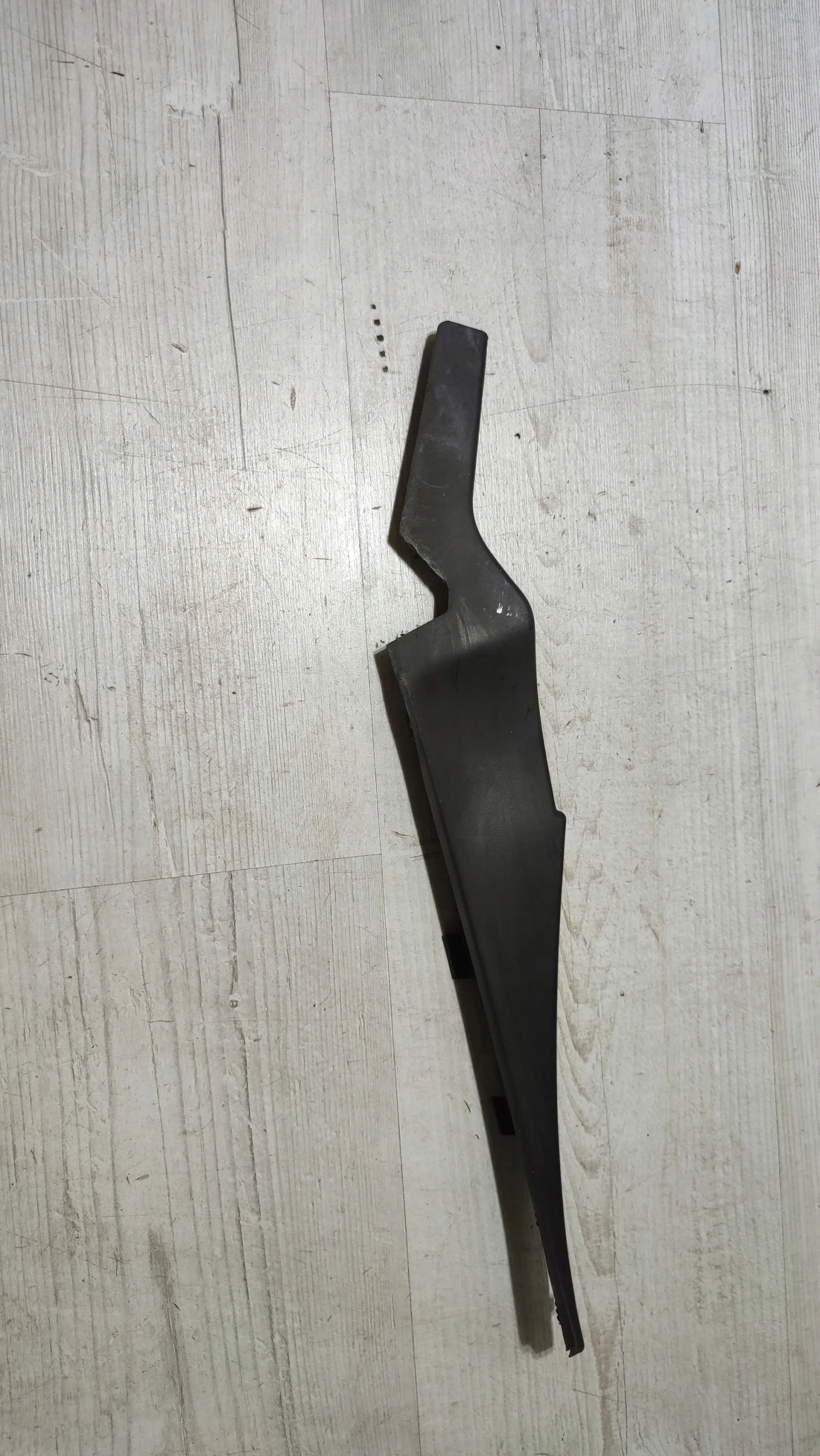 Renault Kadjar 17r 1.5dci front side right moulding under the window