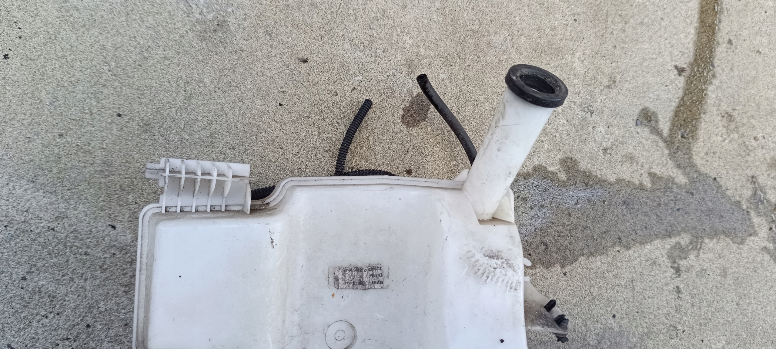 washer fluid tank FORD FOCUS MK3 BV61-17B613-CA
