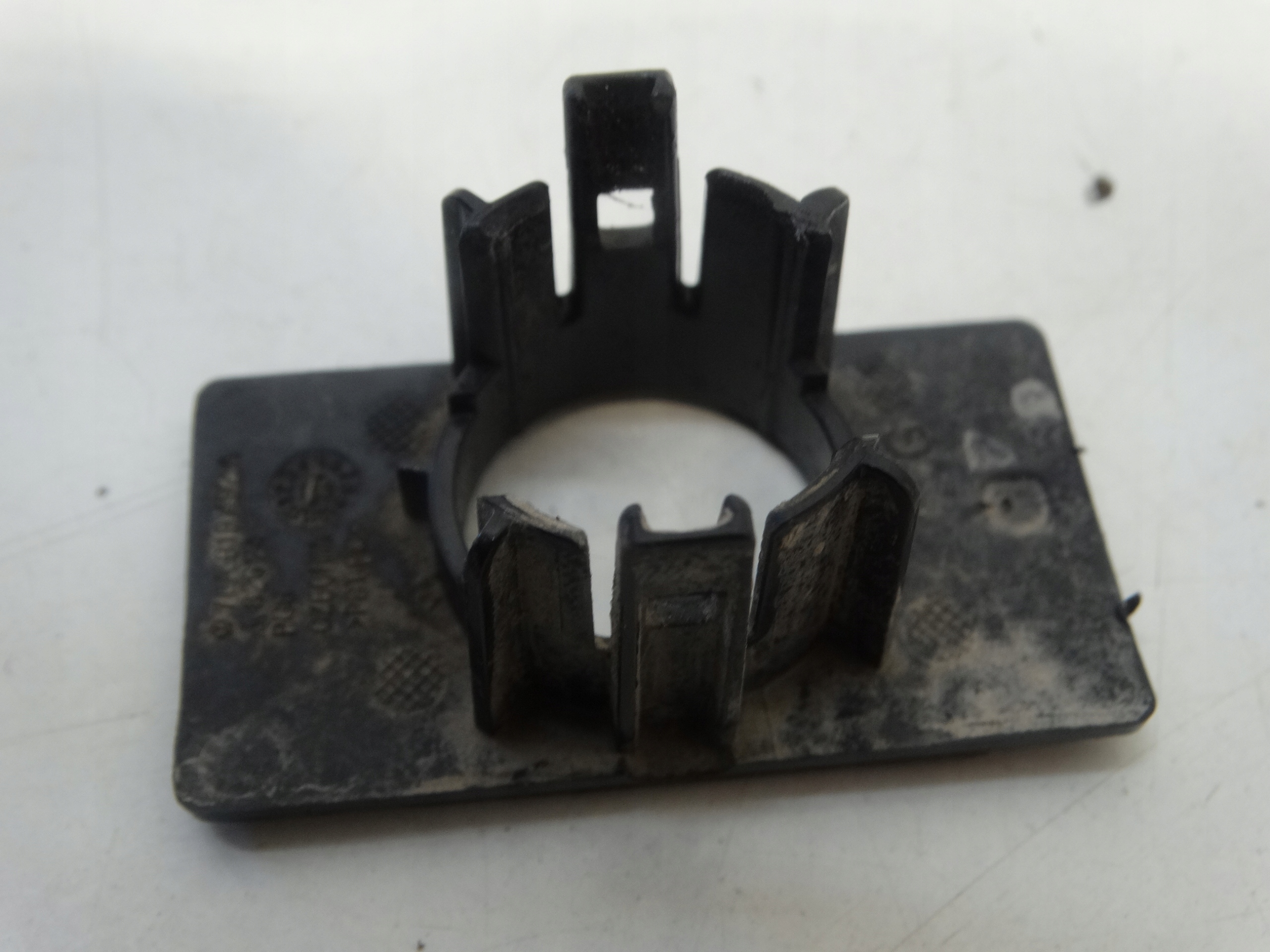 KOSZYK Halter des Sensors Parken heck VW CRAFTER II 7LA919492A