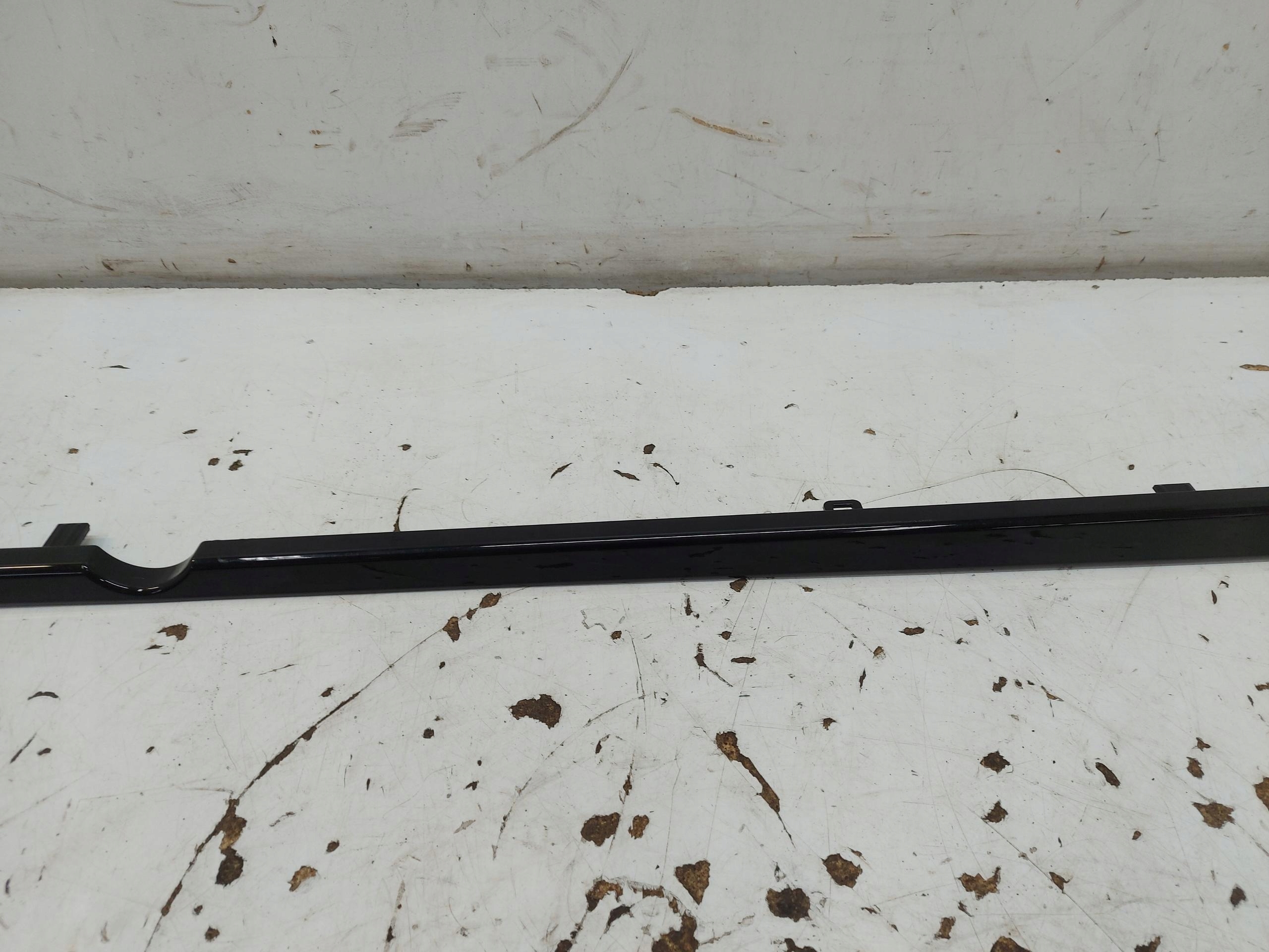 BMW 5 G60 moulding threshold left below door 8084761