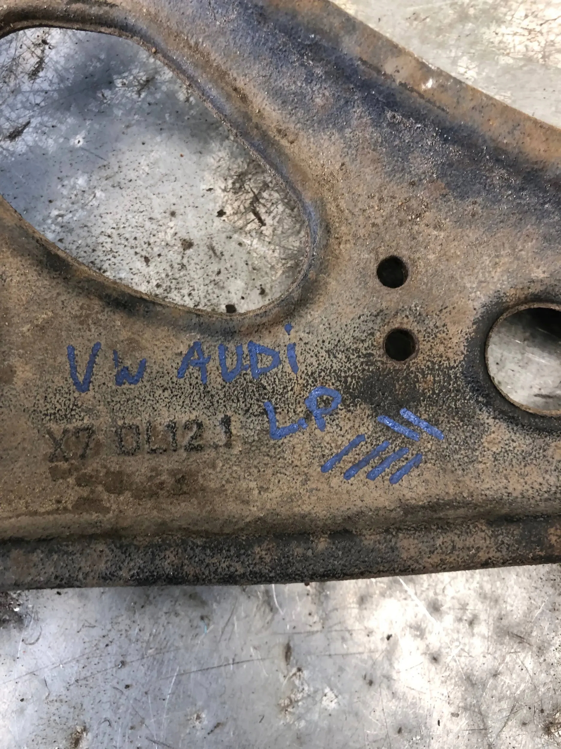 arm left front VW AUDI 1K0407153G