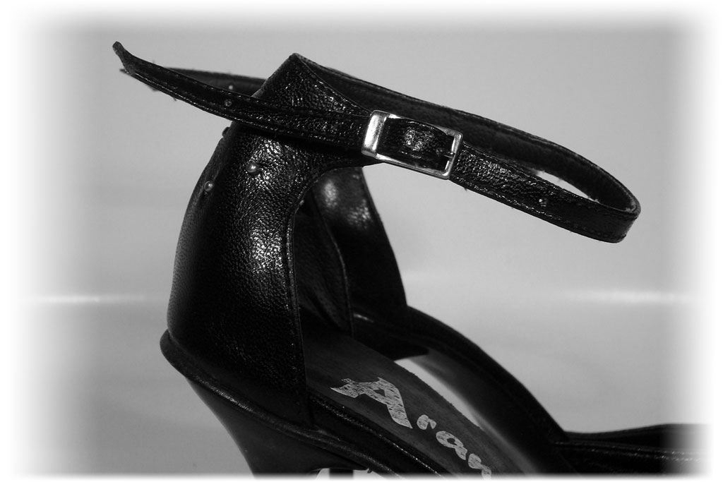 SZPILKI SZPILECZKI ARANCI BUTY HAFTOWANE CZUŁENKA