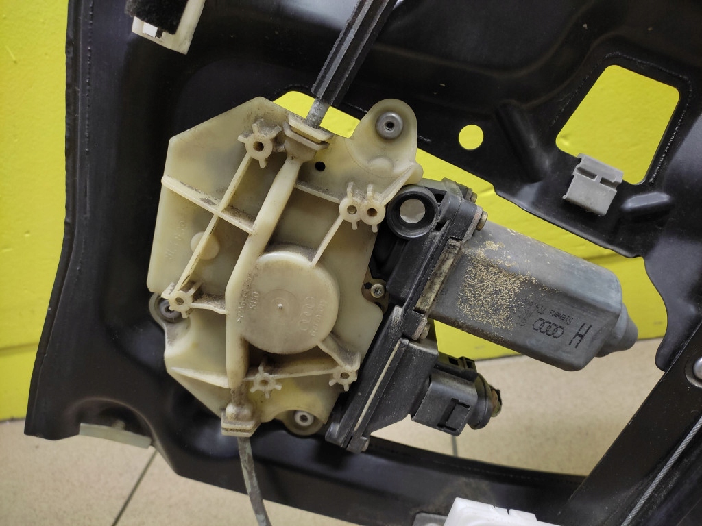 AUDI A3 8L fensterhebermotor links heck