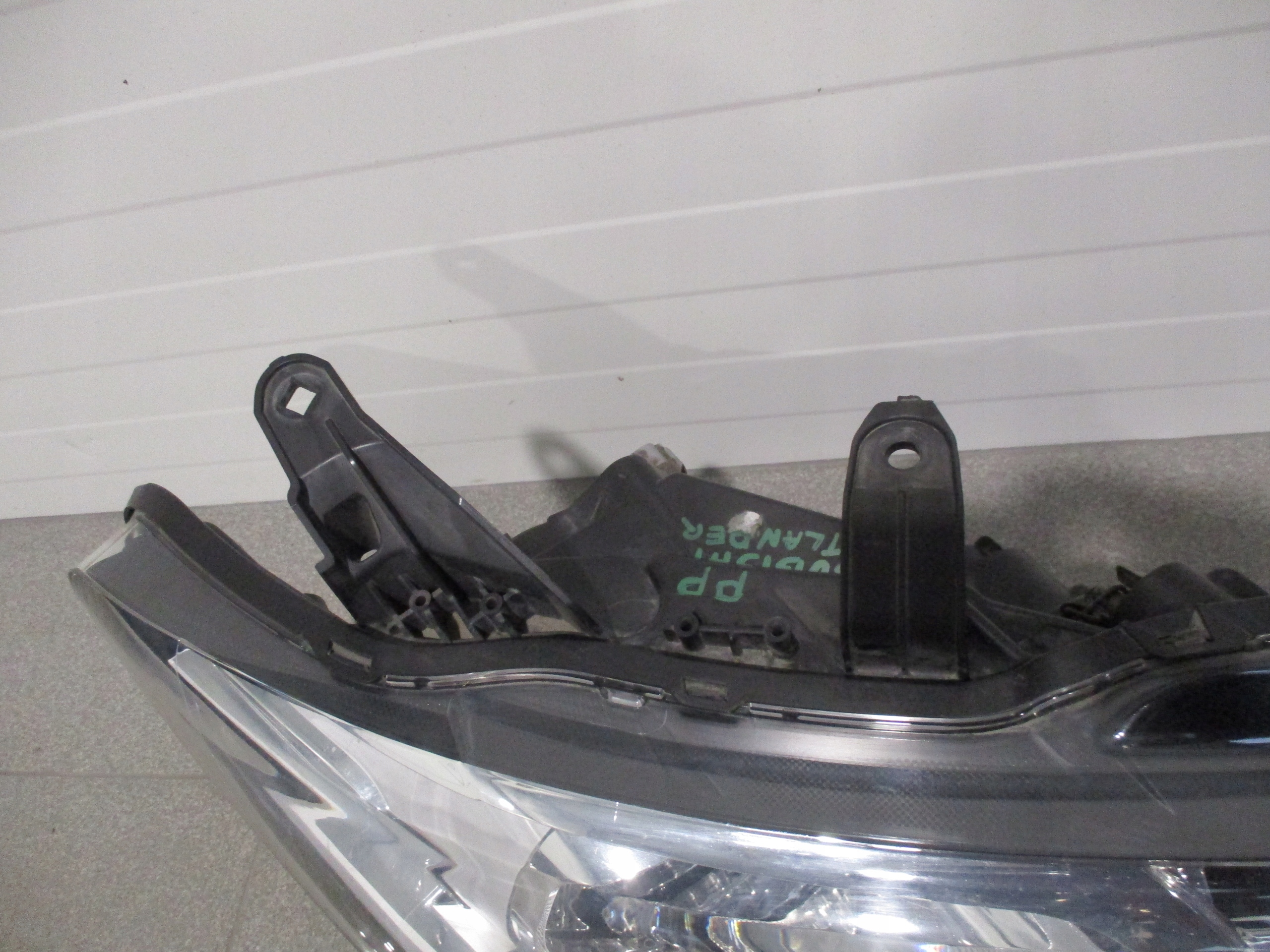 light right front front Mitsubishi Outlander 3 III 12r- 8301C1-98